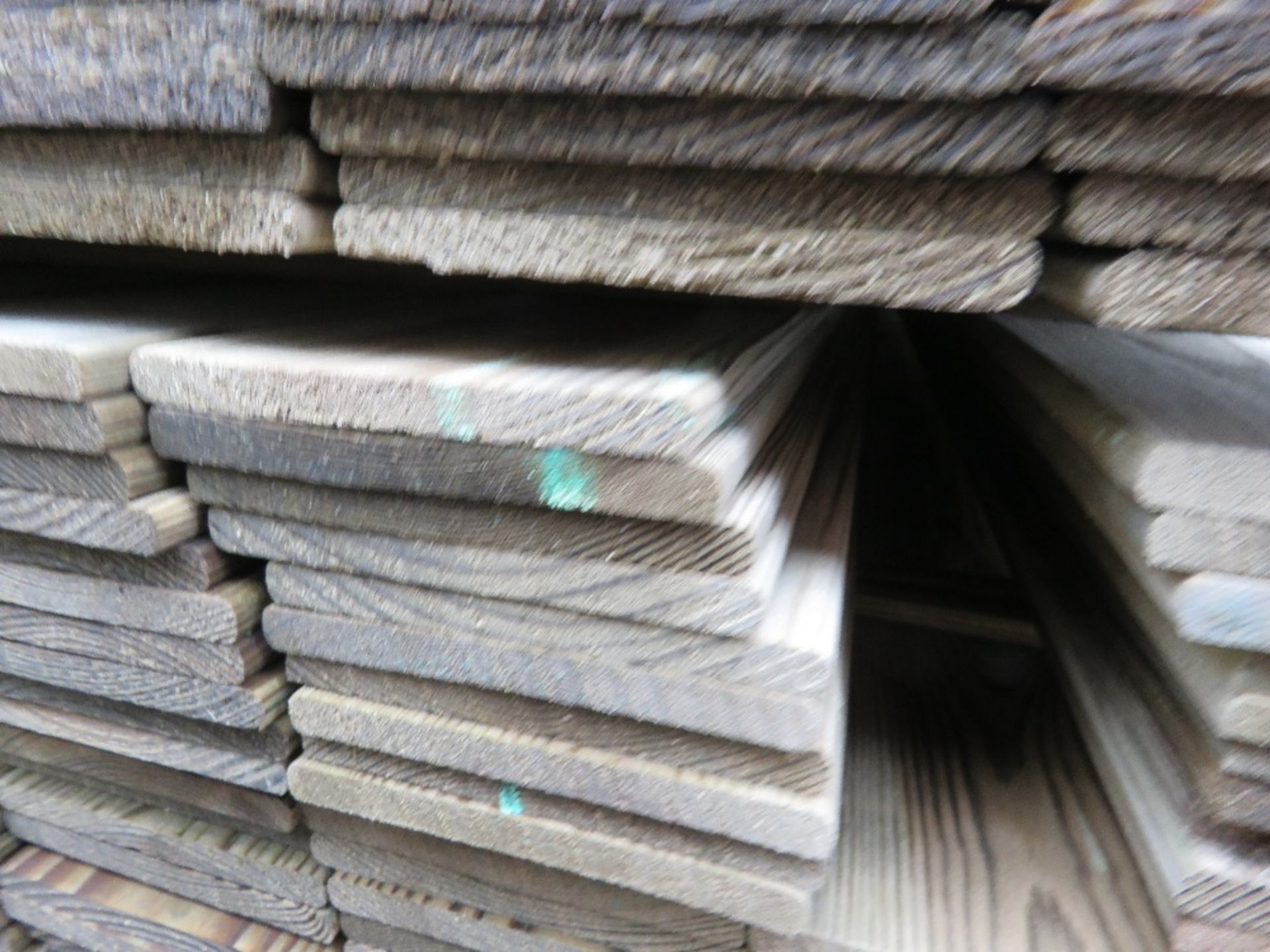 LARGE PACK OF TREATED HIT AND MISS TIMBER FENCE CLADDING BOARDS: 100MM WIDTH @ 1.75M LENGTH APPROX. - Image 3 of 3
