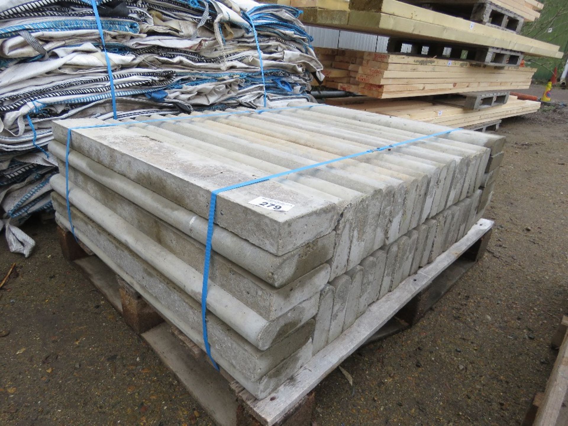 PALLET CONTAINING 44NO BULL NOSED CONCRETE EDGING KERBS, 36" X 6" X 2" APPROX. - Image 5 of 6