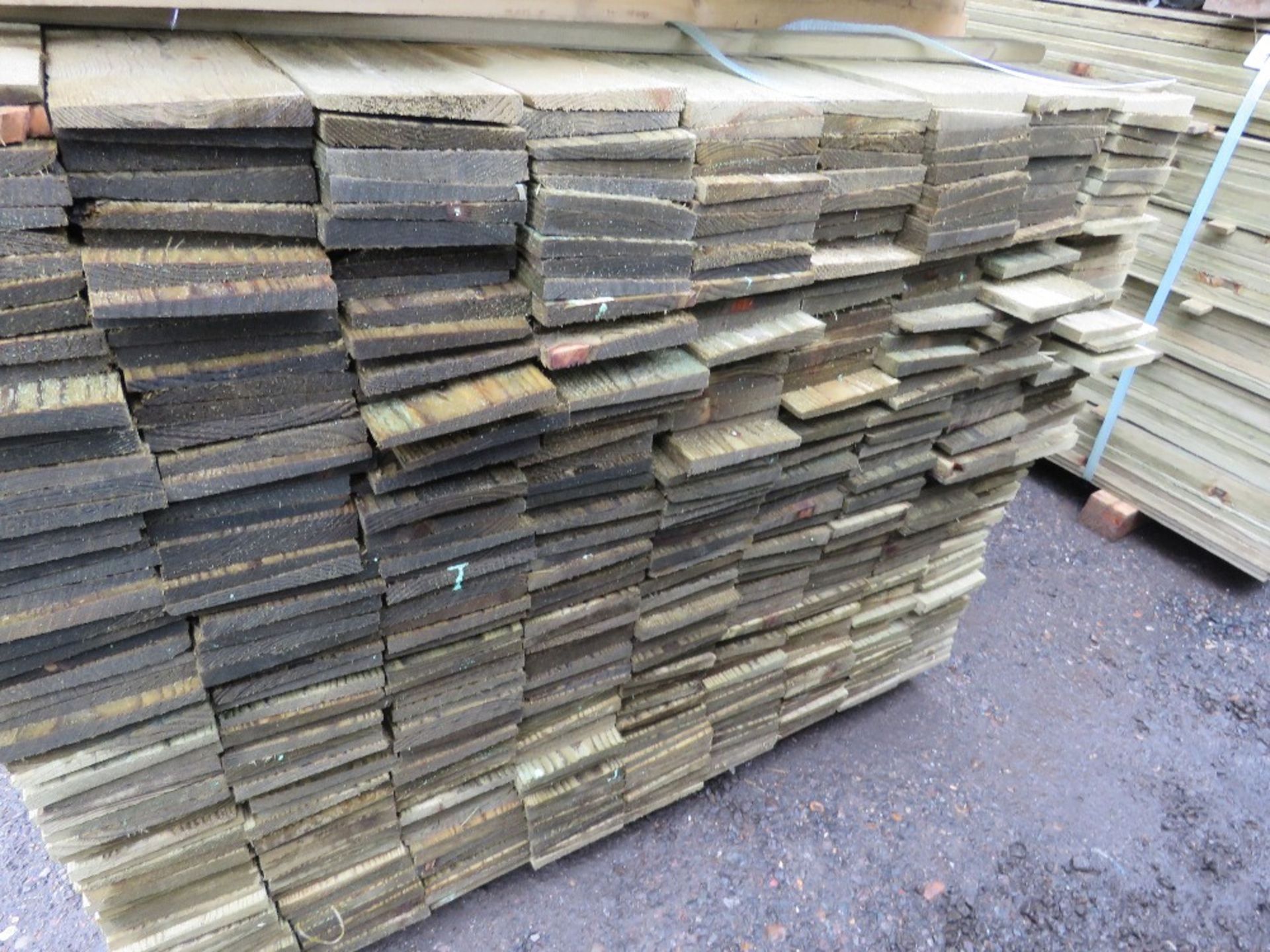 LARGE PACK OF TREATED FEATHER EDGE TIMBER FENCE CLADDING BOARDS: 100MM WIDTH @ 1.8M LENGTH APPROX. - Image 2 of 3