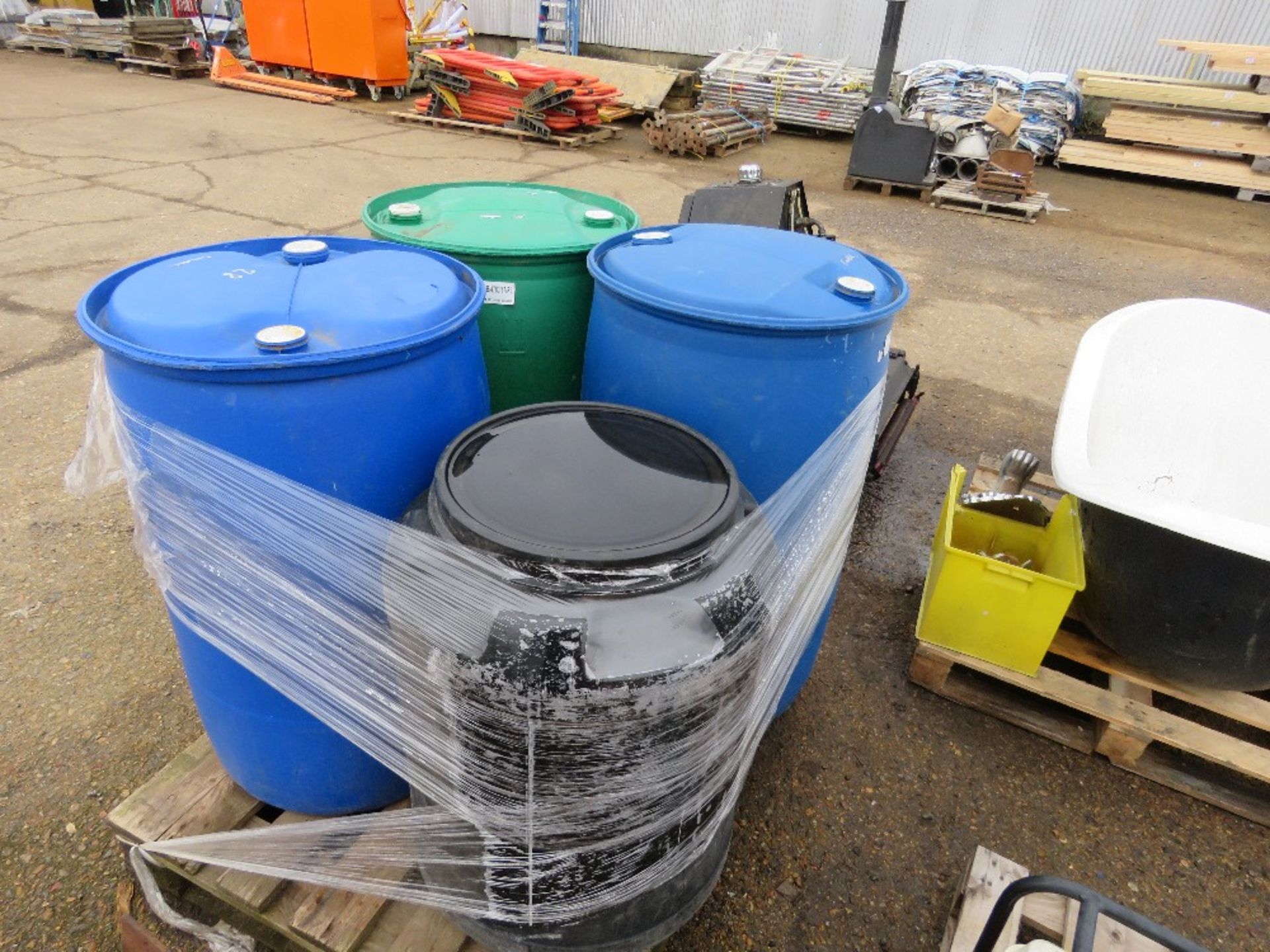 4 X PLASTIC DRUMS WITH LIDS. - Image 3 of 3
