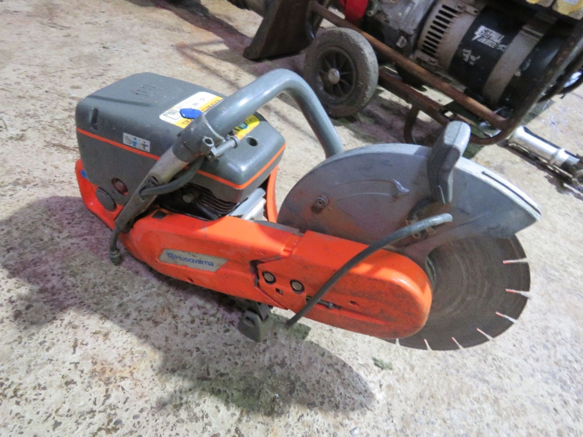 HUSQVARNA K760 PETROL ENGINED CUT OFF SAW WITH A BLADE. THIS LOT IS SOLD UNDER THE AUCTIONEERS MA - Image 2 of 4