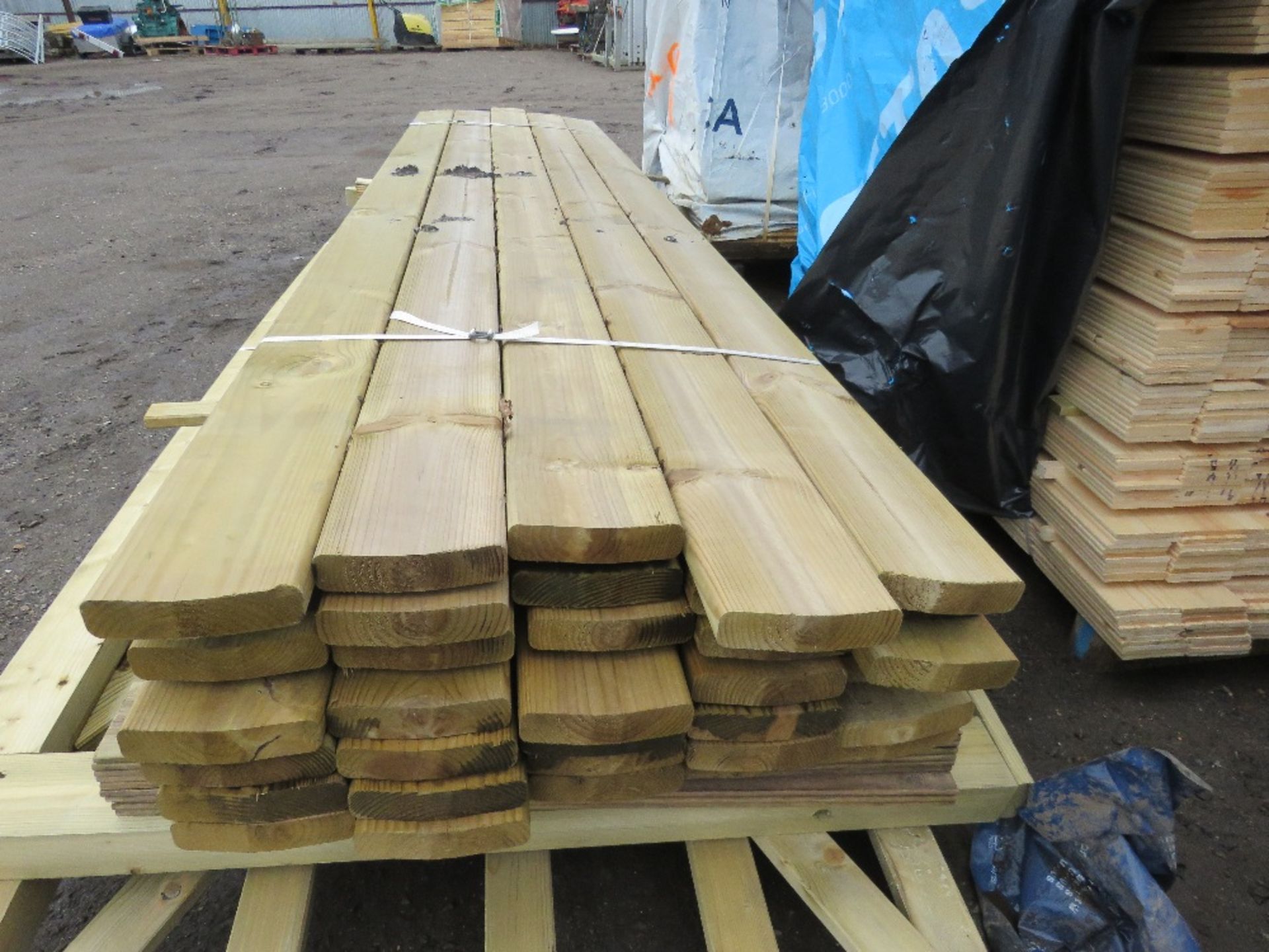 35NO HEAVY DUTY TREATED TIMBER RAILS: 3.2M LENGTH 150MMX35MM APPROX. - Image 3 of 3