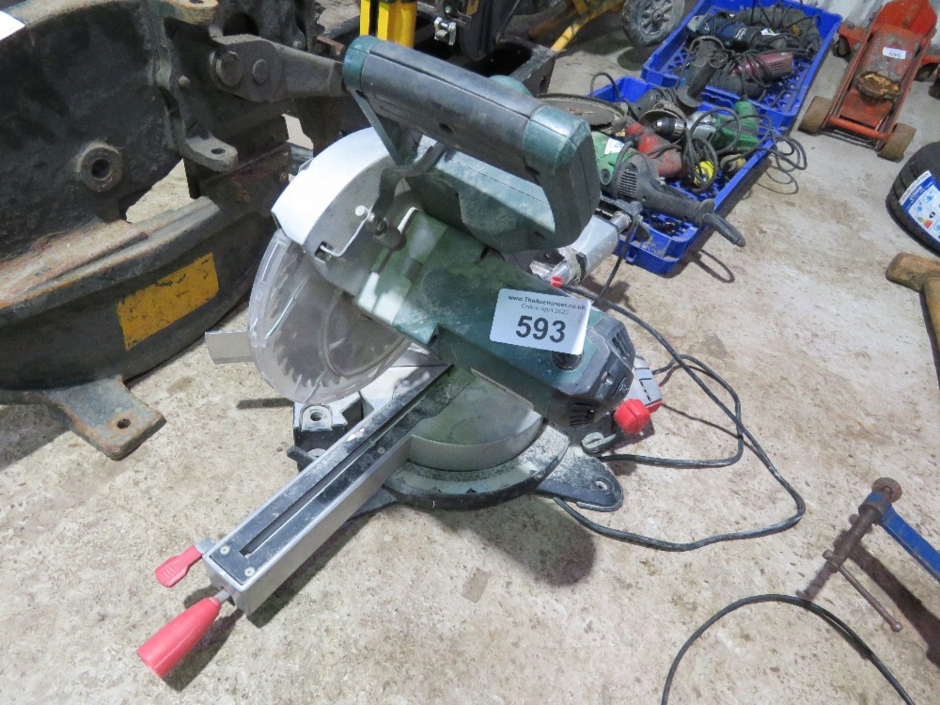 MITRE SAW, 240VOLT POWERED. THIS LOT IS SOLD UNDER THE AUCTIONEERS MARGIN SCHEME, THEREFORE NO VAT - Image 2 of 3