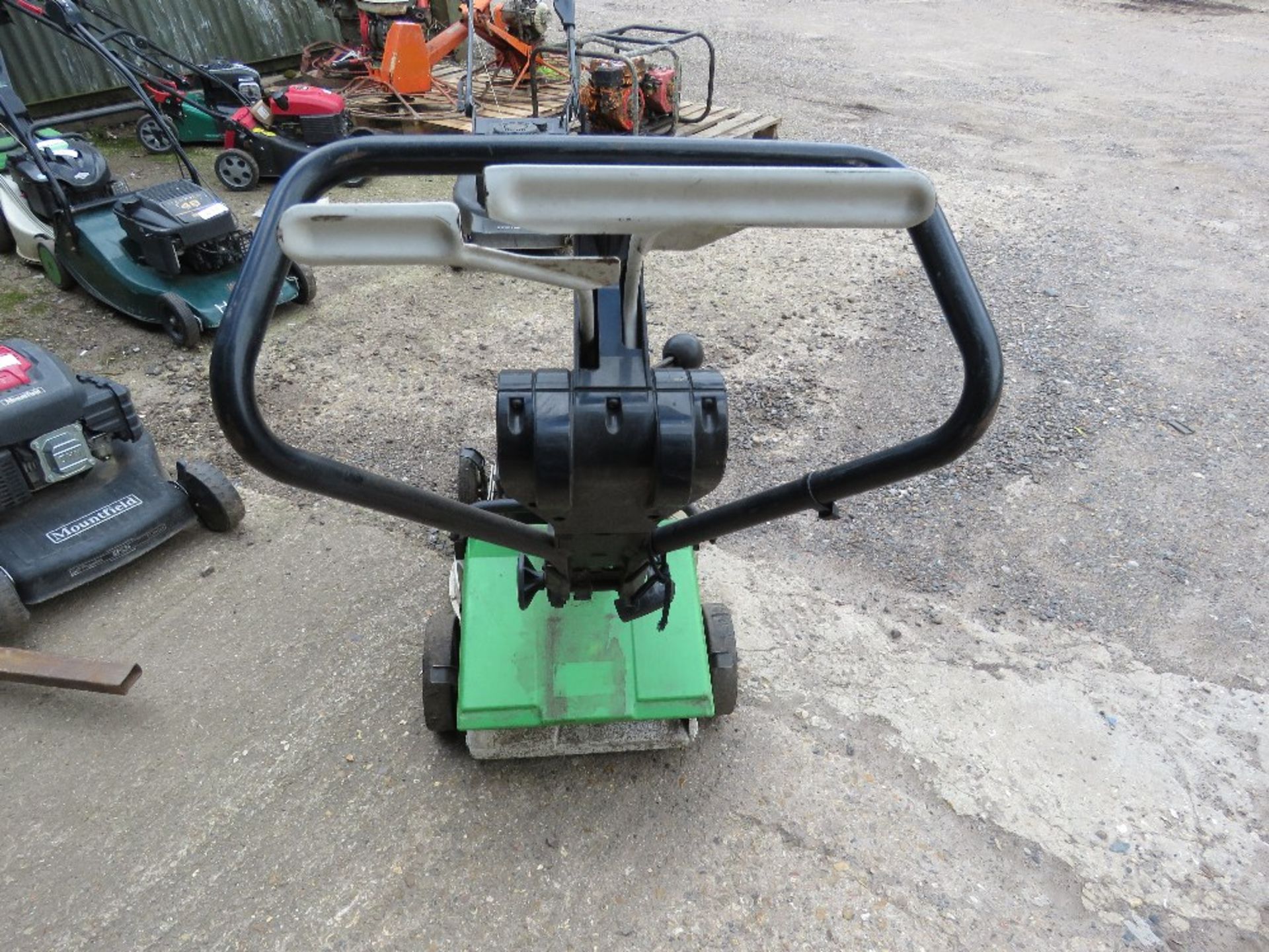 ETESIA PROFESSIONAL SELF DRIVE PETROL MOWER, NO BAG. THIS LOT IS SOLD UNDER THE AUCTIONEERS MARGI - Image 3 of 3