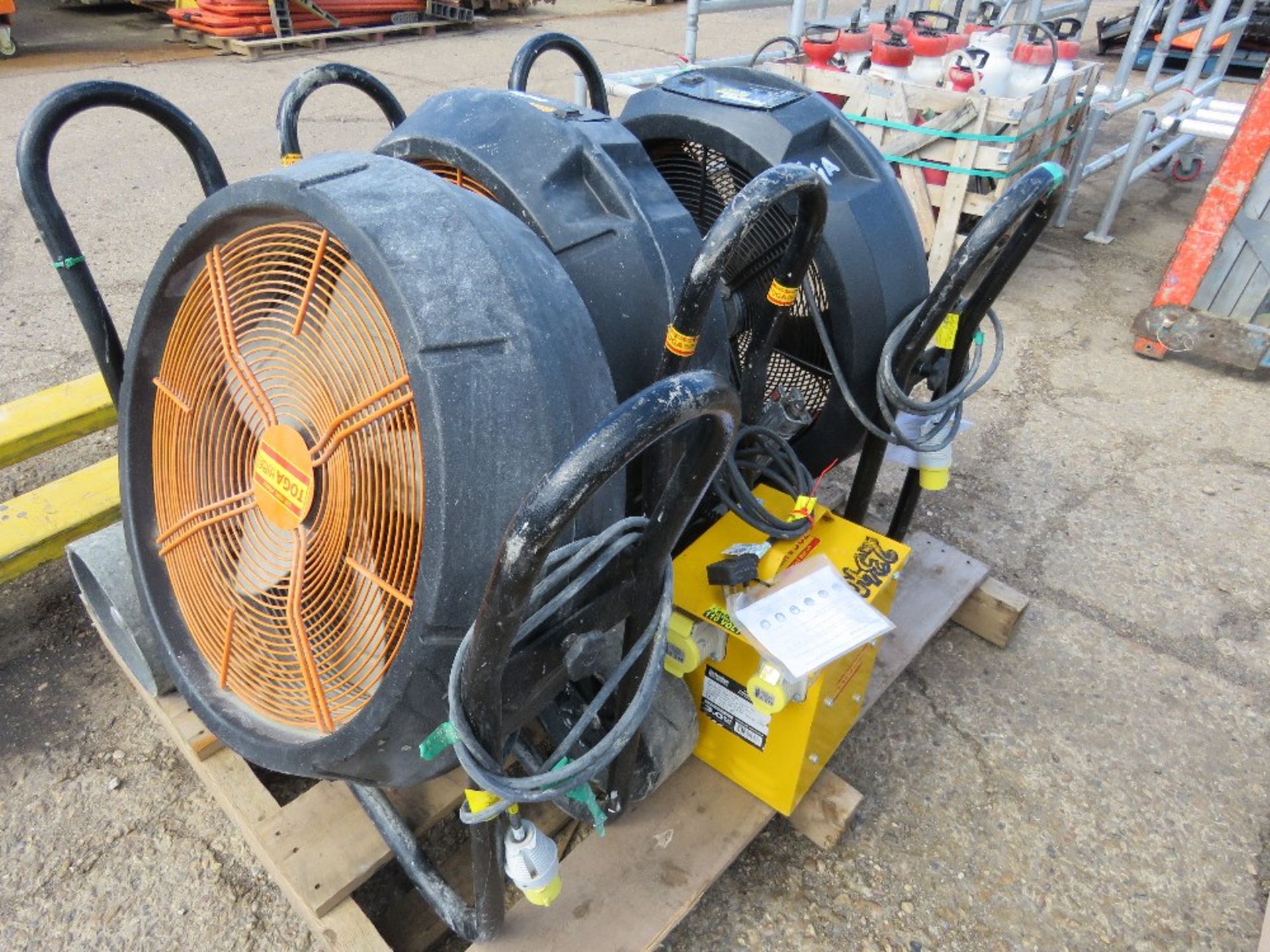 3 X LARGE FANS PLUS A TRANSFORMER, CONDITION UNKNOWN. - Image 4 of 5