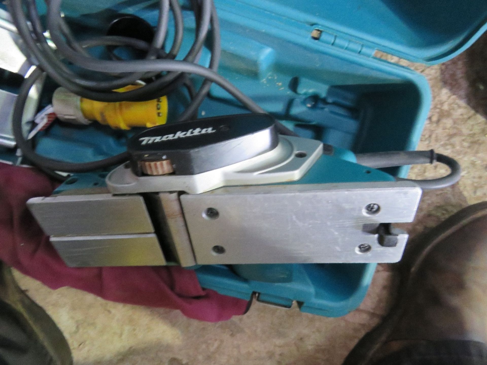 MAKITA 110VOLT POWERED PLANER IN A CASE. - Image 2 of 3