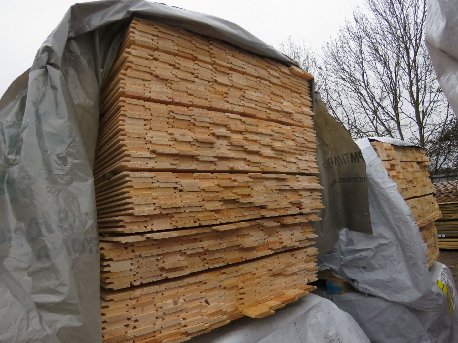 EXTRA LARGE PACK OF UNTREATED SHIPLAP TIMBER FENCE CLADDING BOARDS: 100MM WIDTH @ 1.73M LENGTH APPRO - Image 2 of 3