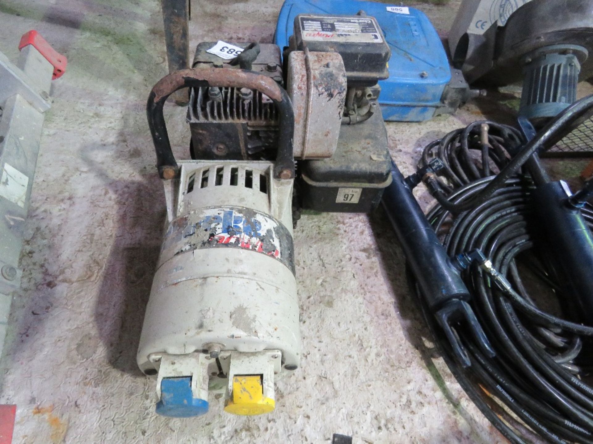 CLARKE 3HP POWERED PETROL ENGINED GENERATOR. THIS LOT IS SOLD UNDER THE AUCTIONEERS MARGIN SCHEME, - Image 3 of 4