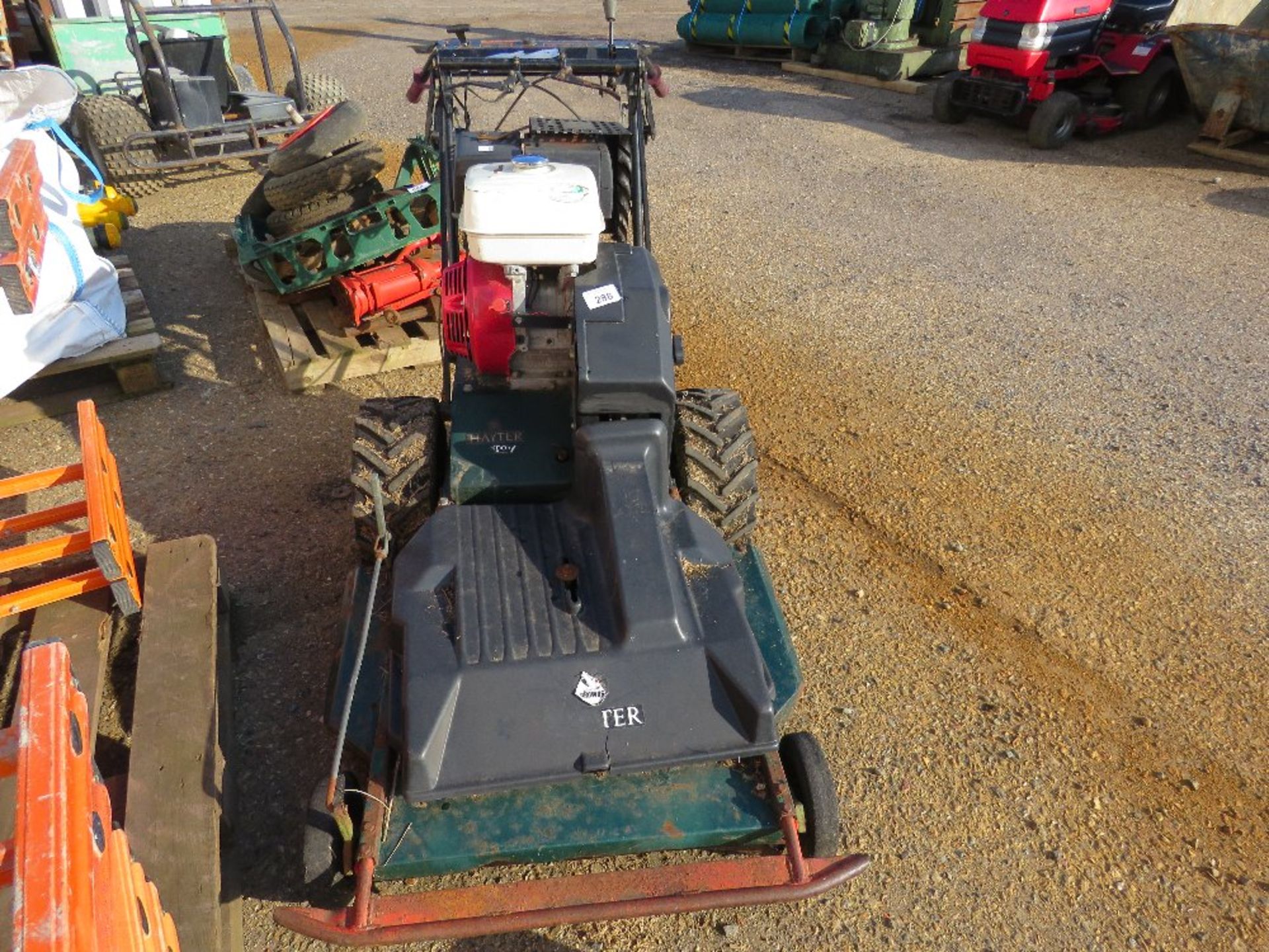 HAYTER CONDOR PROFESSIONAL ROUGH CUT MOWER WITH HONDA ENGINE. THIS LOT IS SOLD UNDER THE AUCTIONE - Image 2 of 5