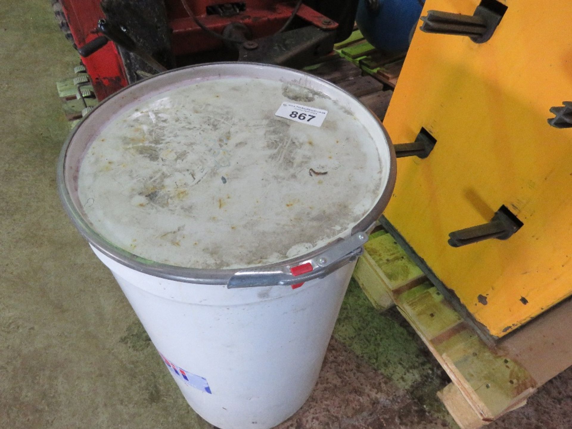 LARGE TUB OF LITHIUM EP2 GREASE, 50KG APPROX. THIS LOT IS SOLD UNDER THE AUCTIONEERS MARGIN SCHEME,