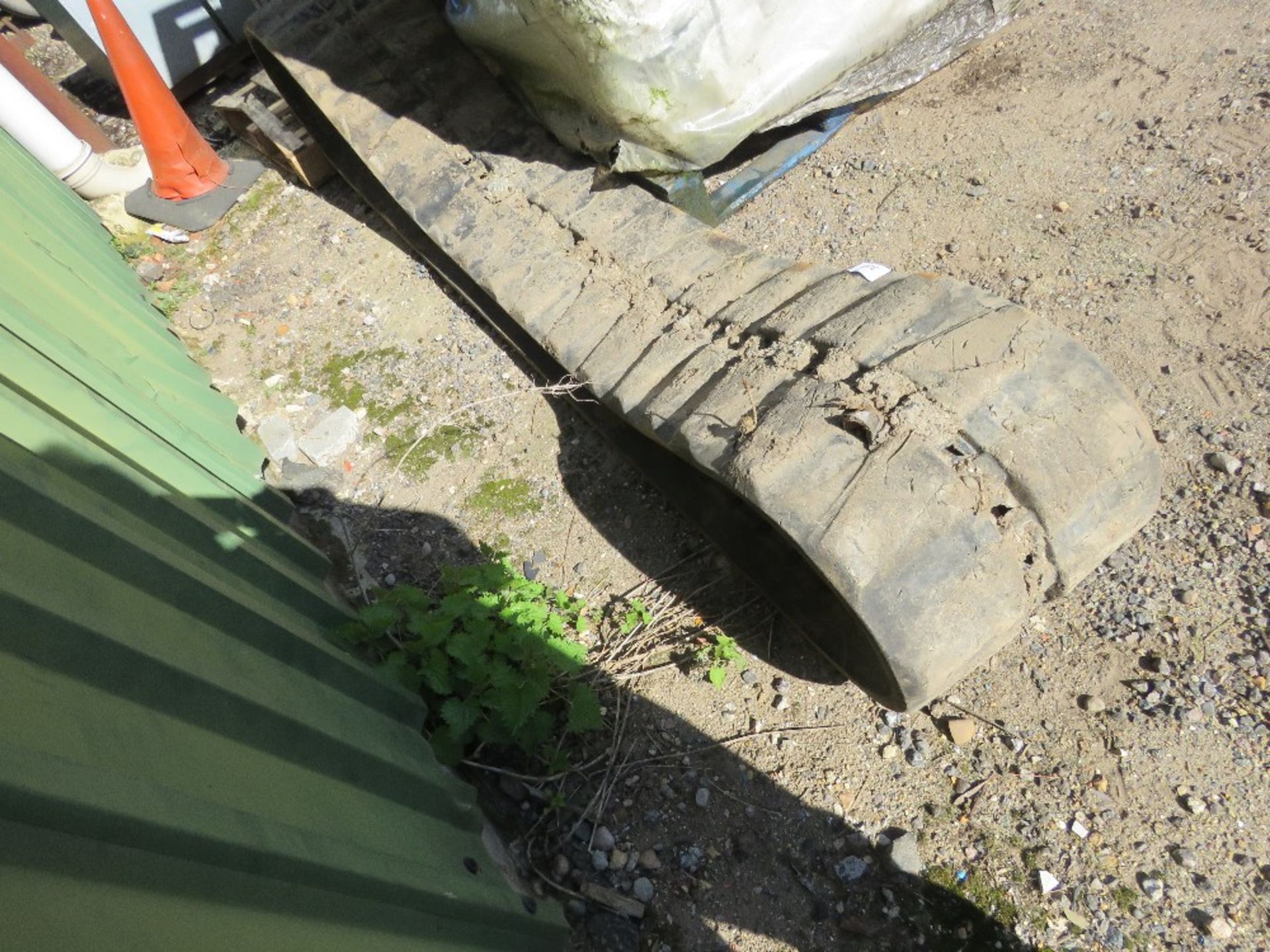 RUBBER EXCAVATOR TRACK, FOR 8 TONNE APPROX, 450X81.5NX76 SIZE. - Image 4 of 5