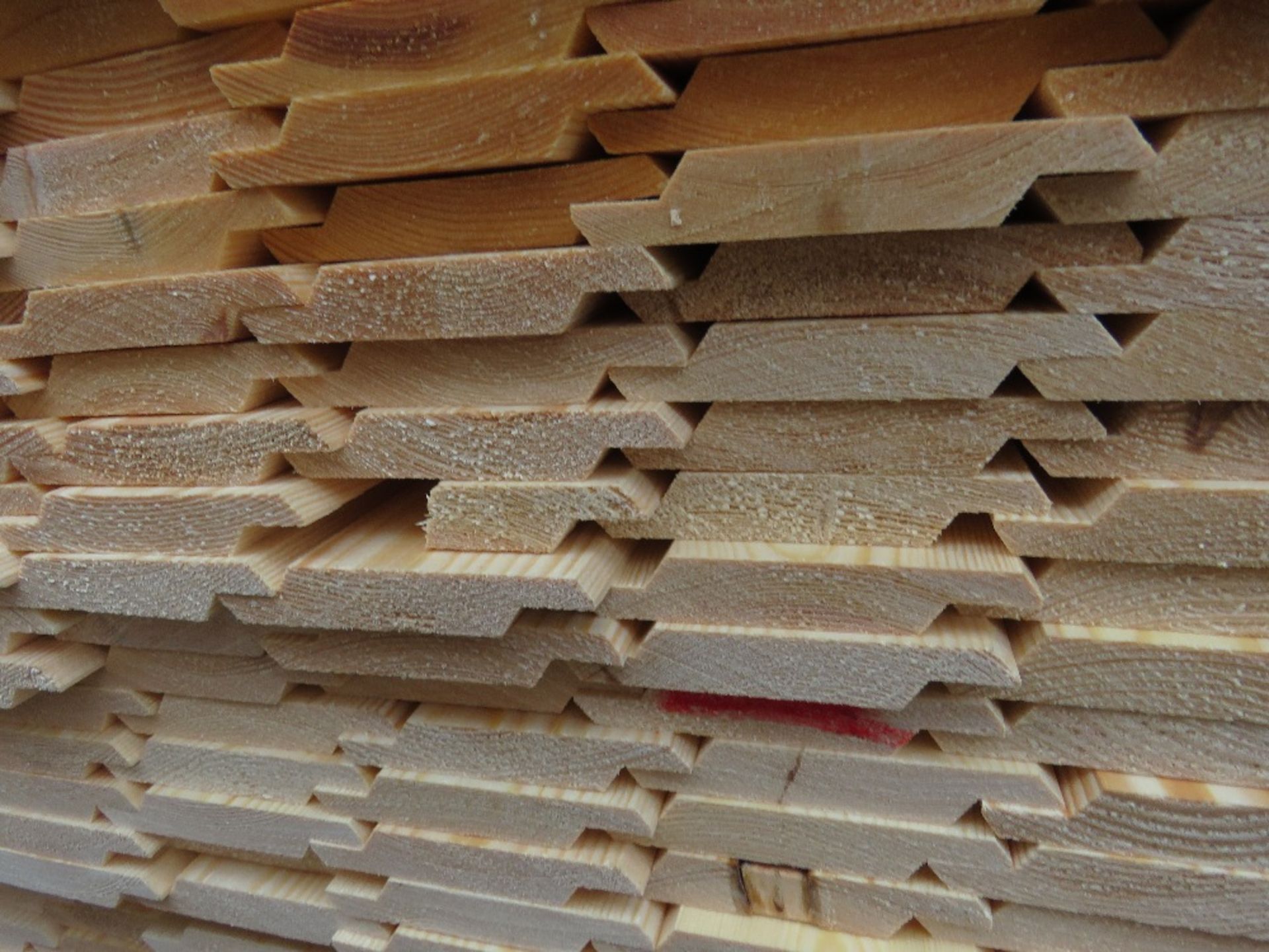 EXTRA LARGE PACK OF UNTREATED SHIPLAP TIMBER FENCE CLADDING BOARDS: 100MM WIDTH @ 1.73M LENGTH APPRO - Image 3 of 3