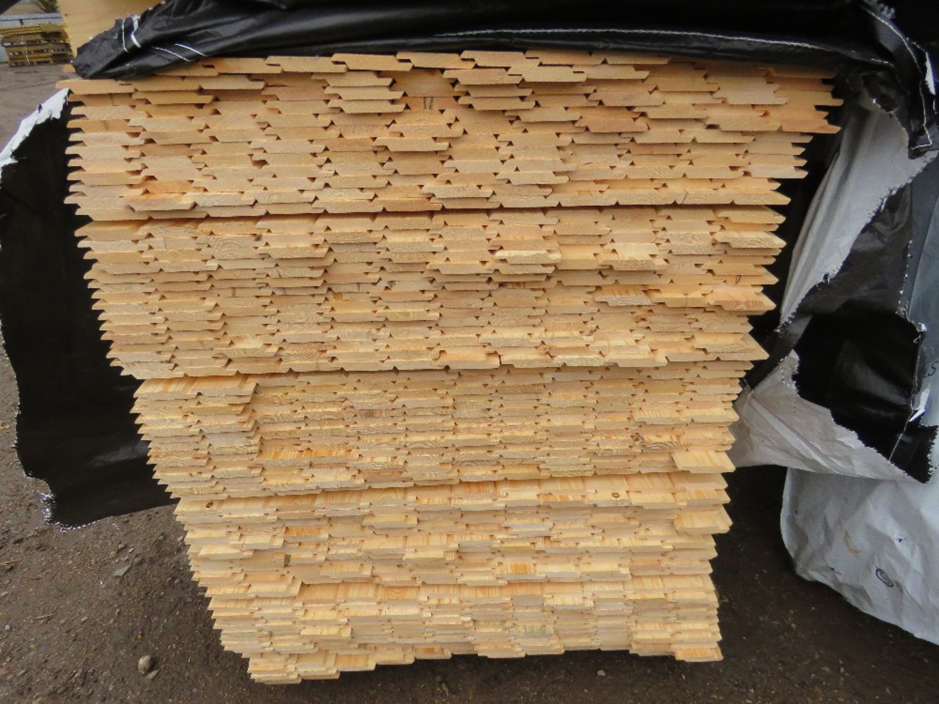 EXTRA LARGE PACK OF UNTREATED SHIPLAP TYPE TIMBER FENCE CLADDING BOARDS: 100MM WIDTH @ 1.72M LENGTH - Image 2 of 3
