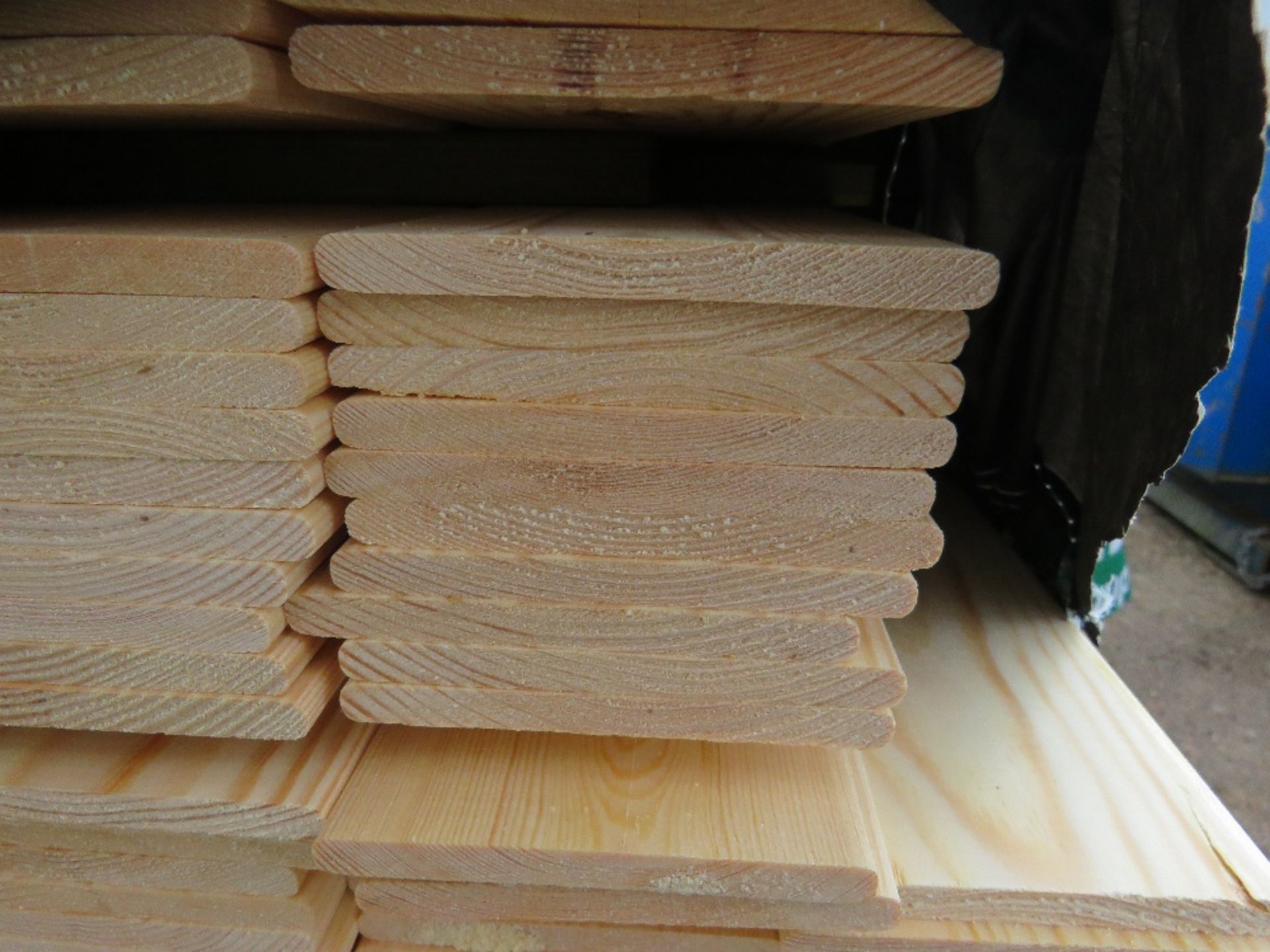 EXTRA LARGE PACK OF UNTREATED TIMBER HIT AND MISS FENCE CLADDING BOARDS: 1.74M LENGTH X 100MM APPROX - Image 3 of 4