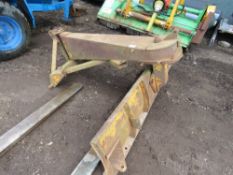 TRACTOR 3 POINT LINKAGE MOUNTED ADJUSTABLE SCRAPER BLADE, 6FT WIDTH APPROX.
