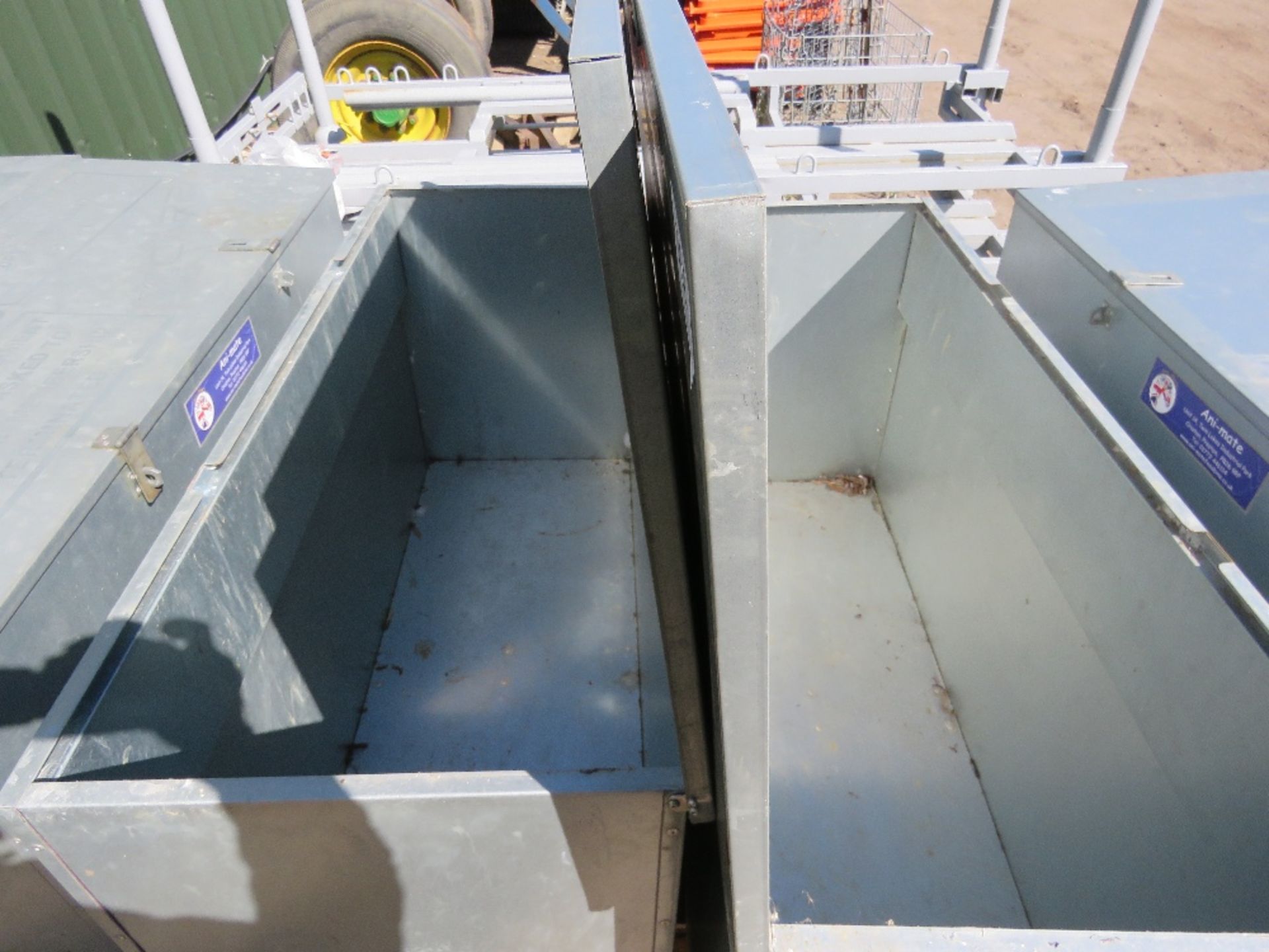 2 X ANIMATE MAKE LOCKABLE FEED STORAGE BINS: 130CM WIDE X 70CM HEIGHT X 52CM DEPTH APPROX. PREVIOUS - Image 5 of 5