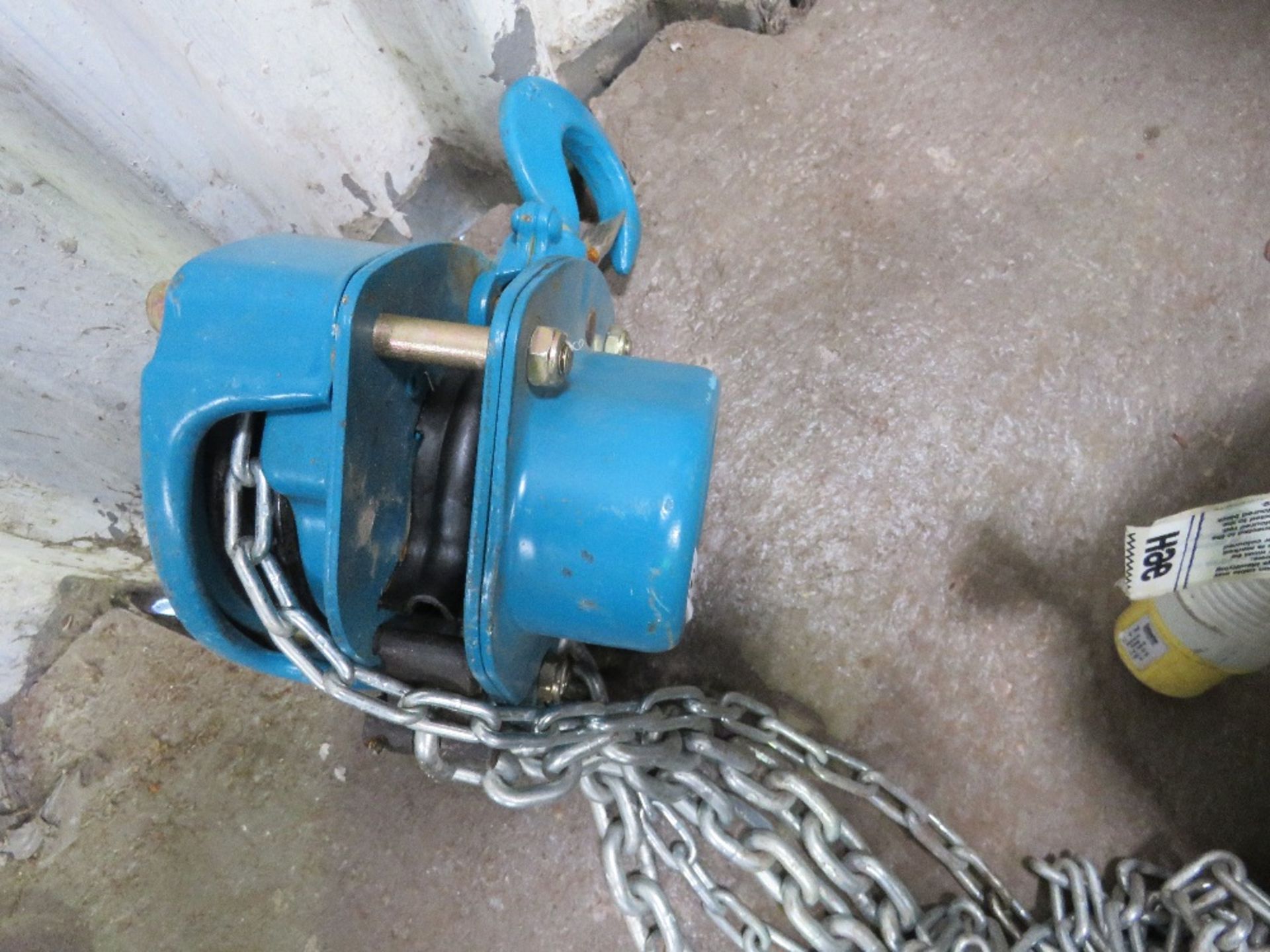 HUBLAST 1500KG CHAIN HOIST, LITTLE USED. THIS LOT IS SOLD UNDER THE AUCTIONEERS MARGIN SCHEME, TH - Image 4 of 5