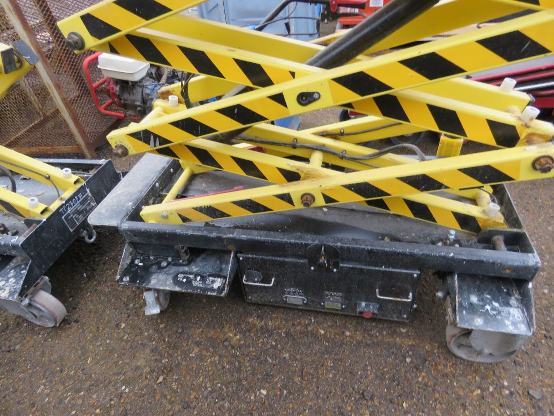 BOSS X3X BATTERY POWERED SCISSOR LIFT UNIT, YEAR 2019. WHEN TESTED PUMP WAS SEEN TO PUMP AND WAS SEE - Image 2 of 7