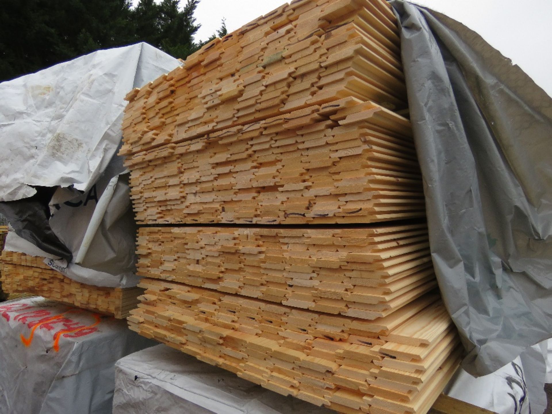 LARGE PACK OF UNTREATED SHIPLAP TIMBER FENCE CLADDING BOARDS: 100MM WIDTH @ 1.73M LENGTH APPROX. - Image 2 of 3