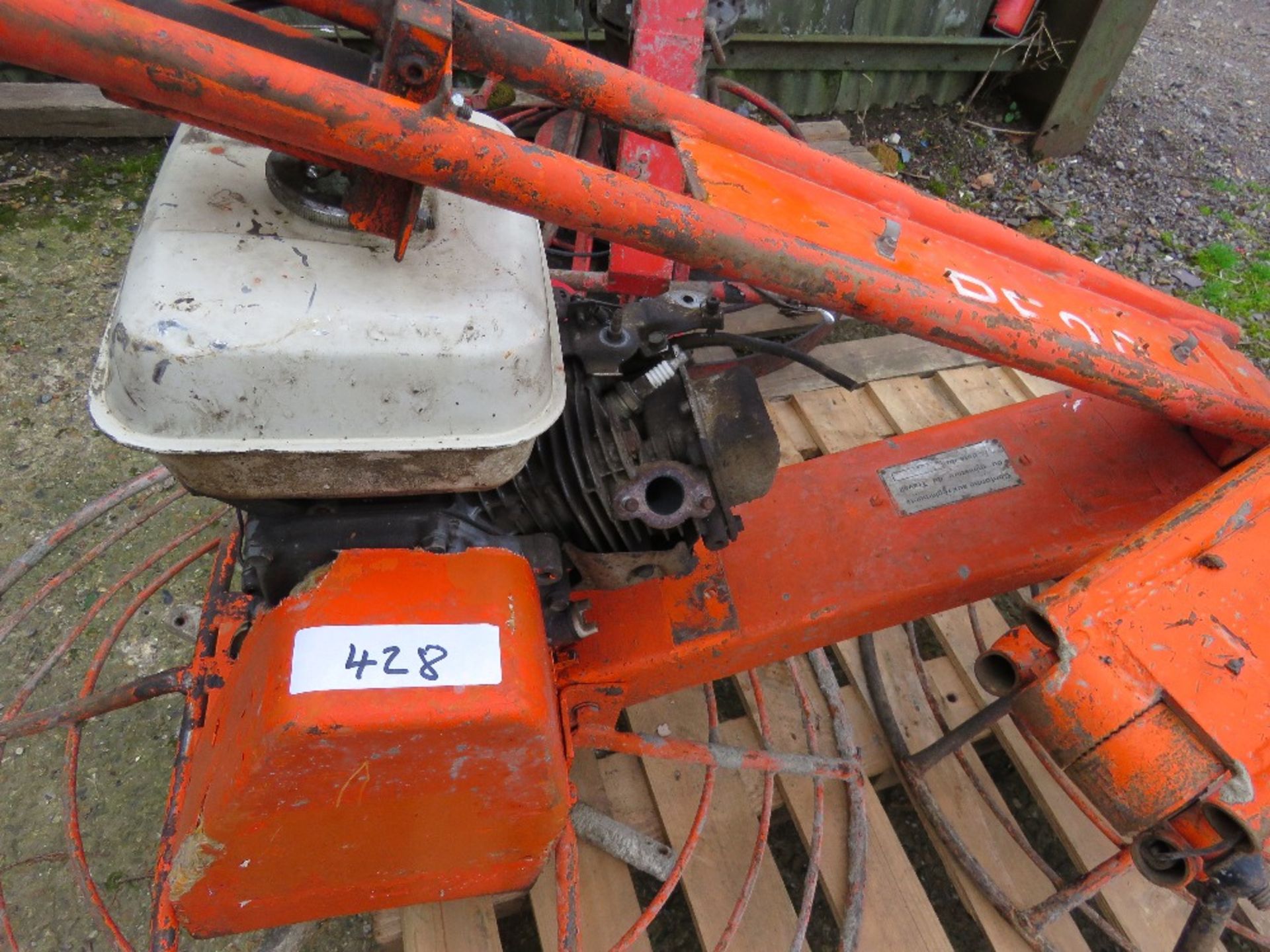 PALLET CONTAINING 2 X CLIPPER CONCRETE POWER FLOATS FOR SPARES/REPAIR. - Image 5 of 6