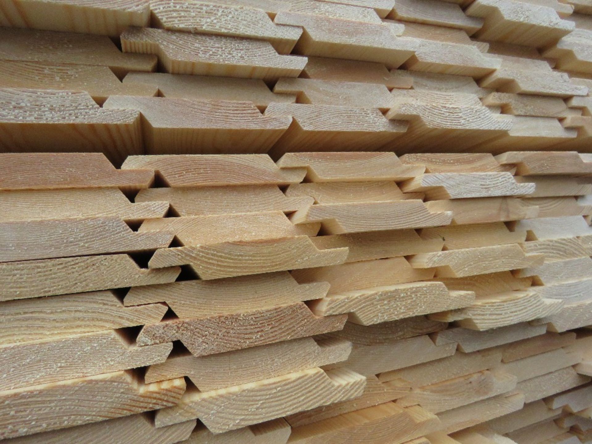 EXTRA LARGE PACK OF UNTREATED SHIPLAP TIMBER FENCE CLADDING BOARDS: 100MM WIDTH @ 1.73M LENGTH APPRO - Image 3 of 3