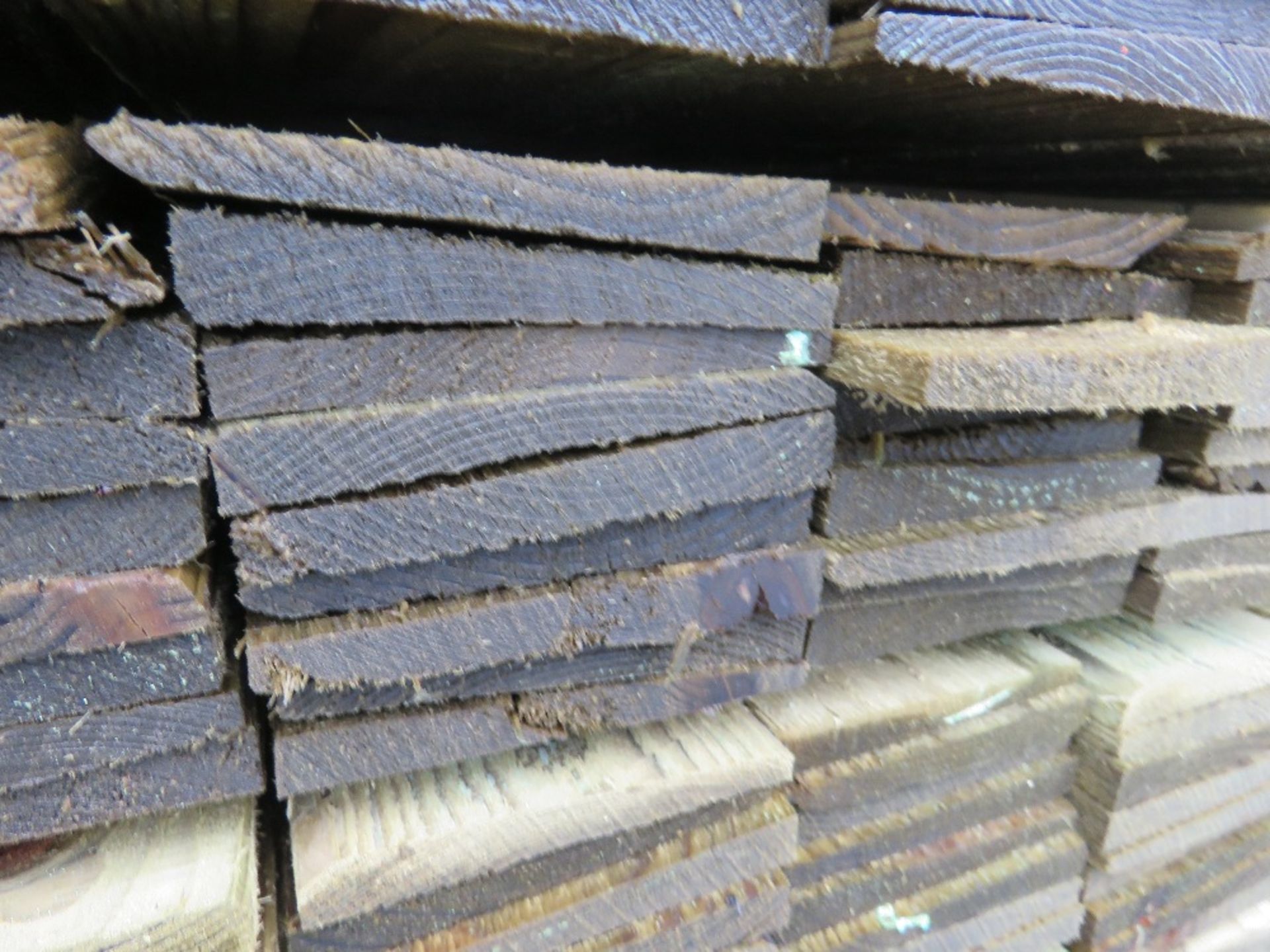 LARGE PACK OF TREATED FEATHER EDGE TIMBER FENCE CLADDING BOARDS: 100MM WIDTH @ 1.8M LENGTH APPROX. - Image 3 of 3