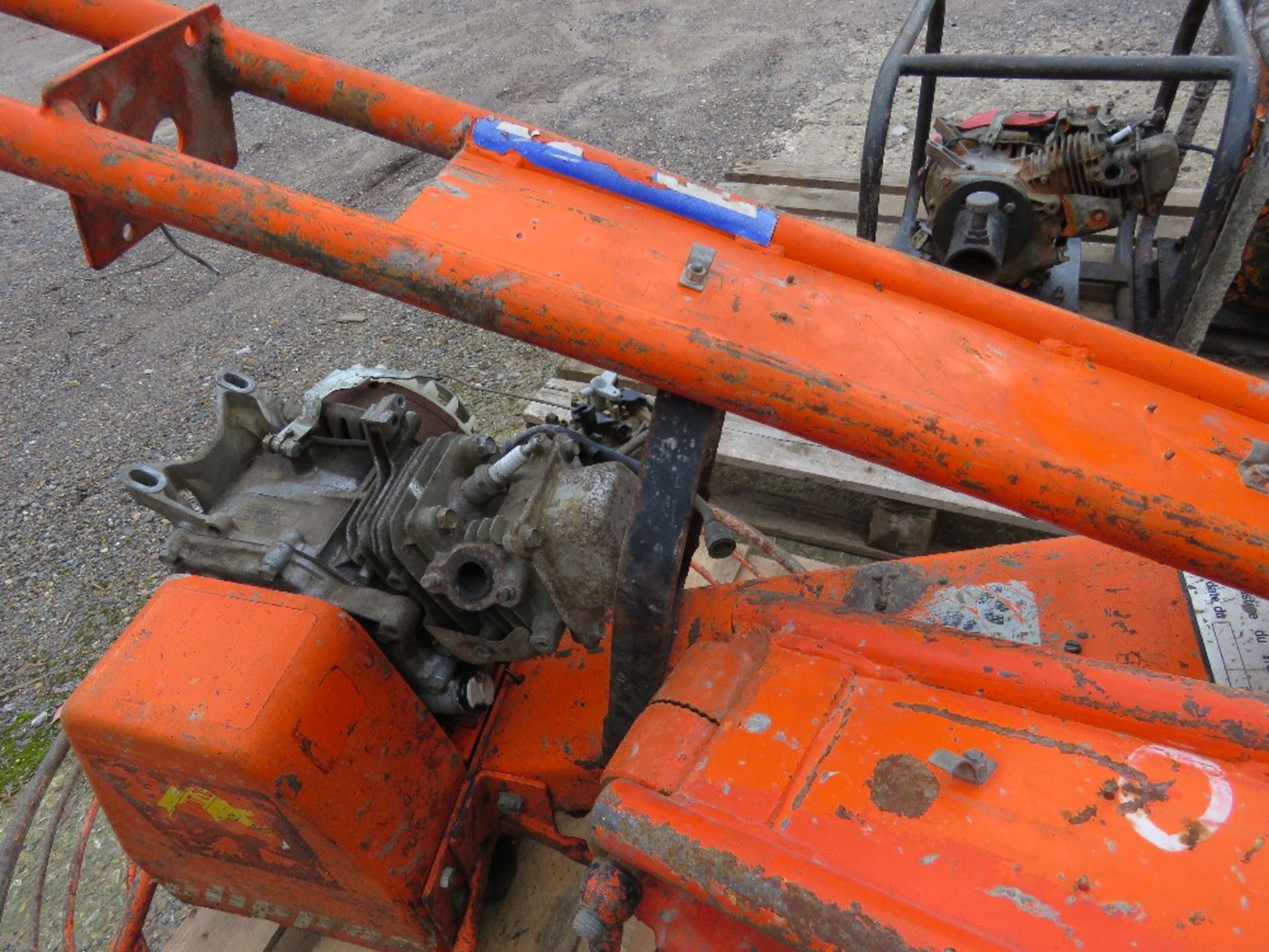 PALLET CONTAINING 2 X CLIPPER CONCRETE POWER FLOATS FOR SPARES/REPAIR. - Image 4 of 6