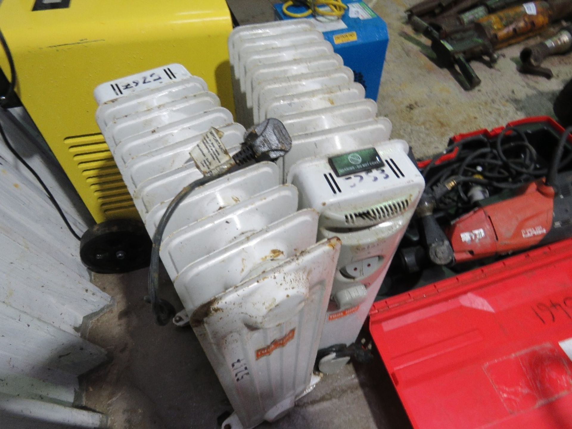 ELECTRIQ DEHUMIDIFIER PLUS 2 X RADIATORS, 240VOLT. THIS LOT IS SOLD UNDER THE AUCTIONEERS MARGIN - Image 4 of 4