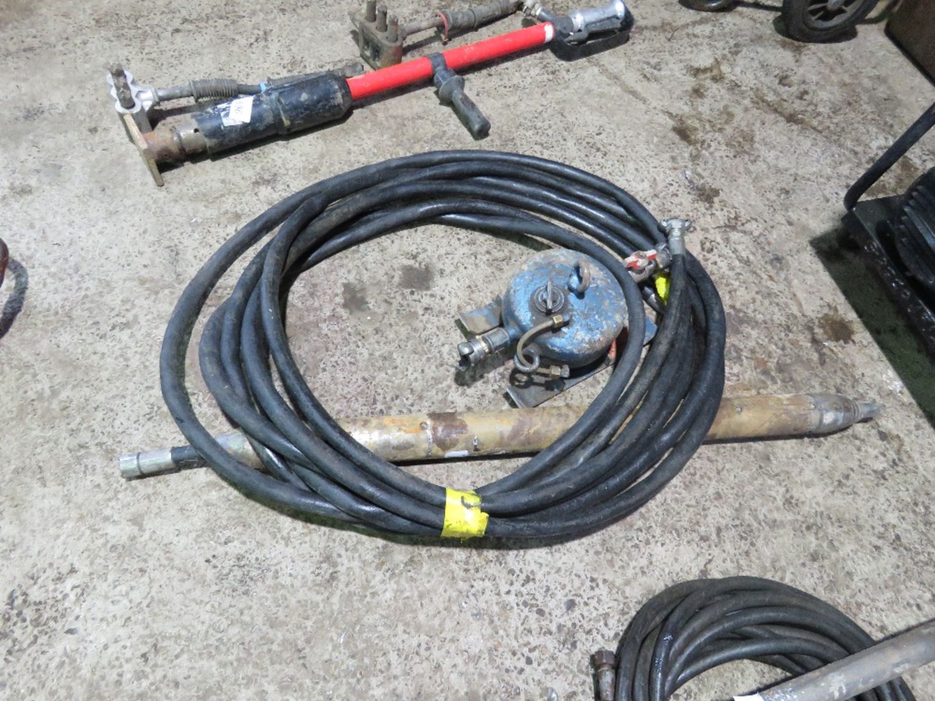 AIR POWERED PNEUMATIC 75MM PERCUSSION MOLE WITH HOSE AND OILER. THIS LOT IS SOLD UNDER THE AUCTIO - Bild 5 aus 8