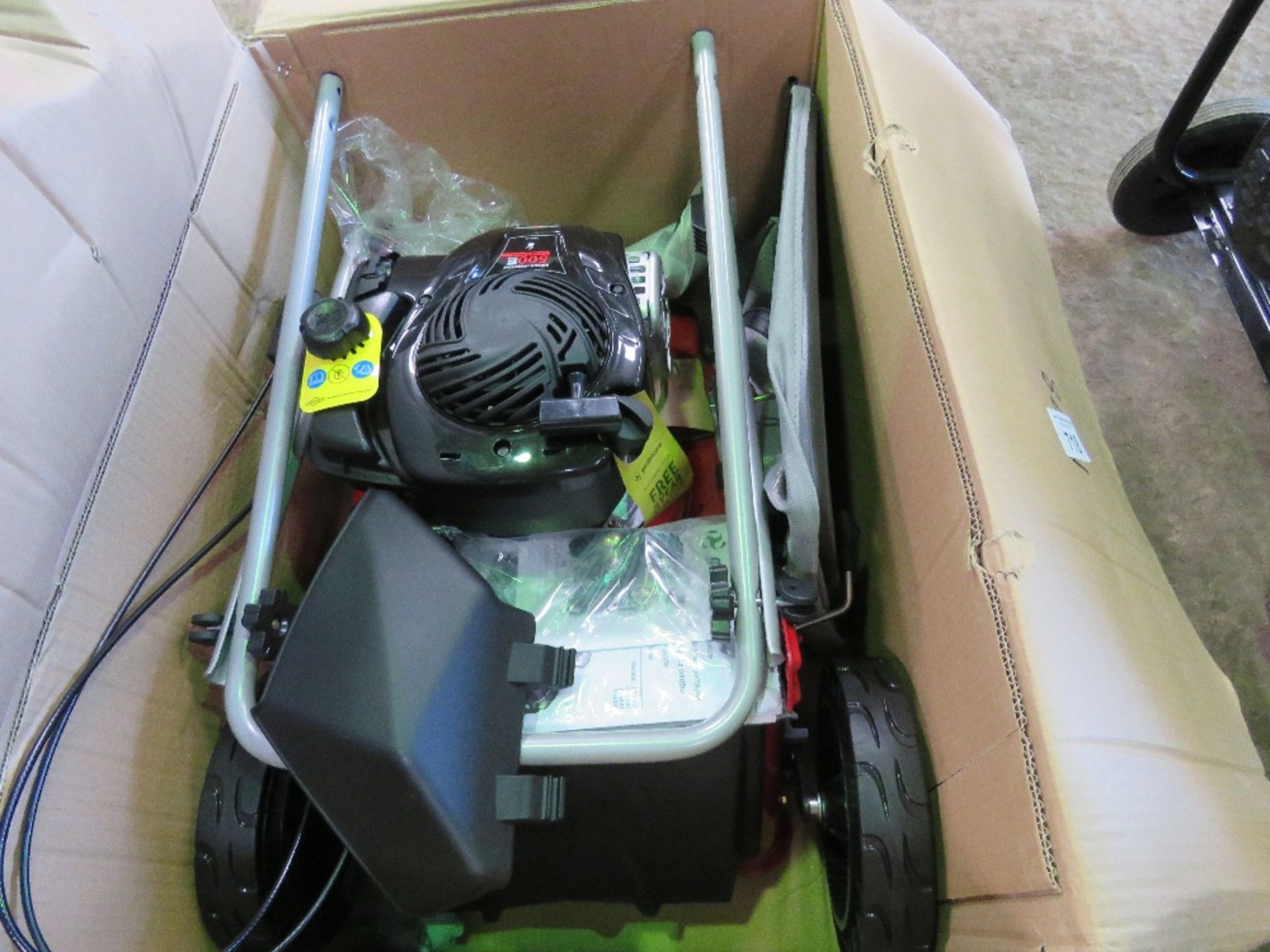GARDENCARE LMX46P PETROL ENGINED MOWER, UNUSED IN A BOX. - Image 3 of 8