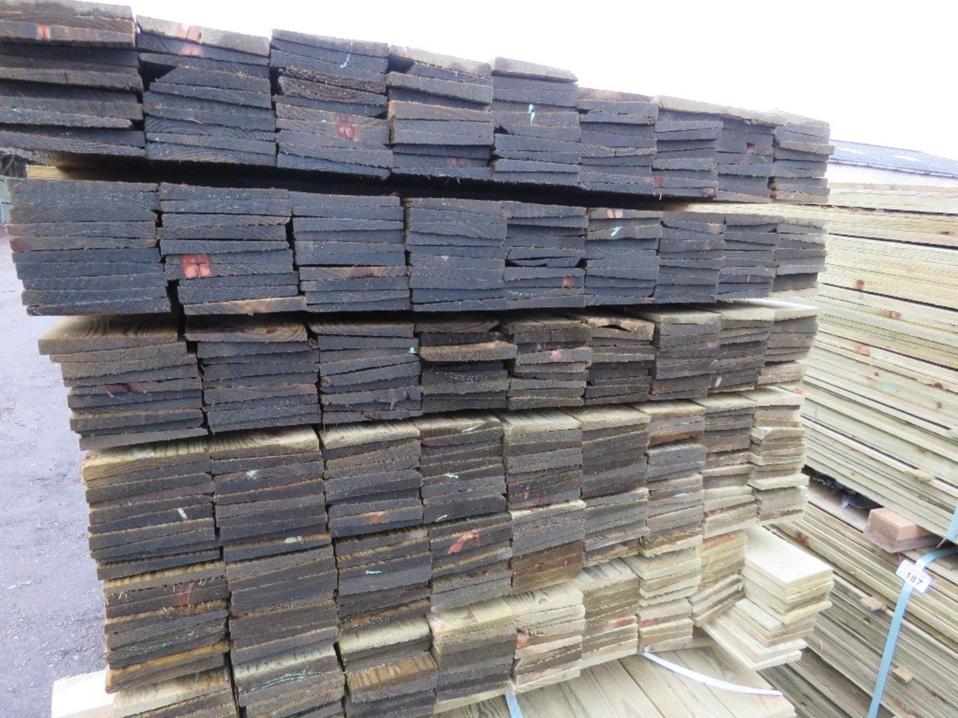 LARGE PACK OF TREATED FEATHER EDGE TIMBER FENCE CLADDING BOARDS: 100MM WIDTH @ 1.8M LENGTH APPROX. - Image 2 of 3