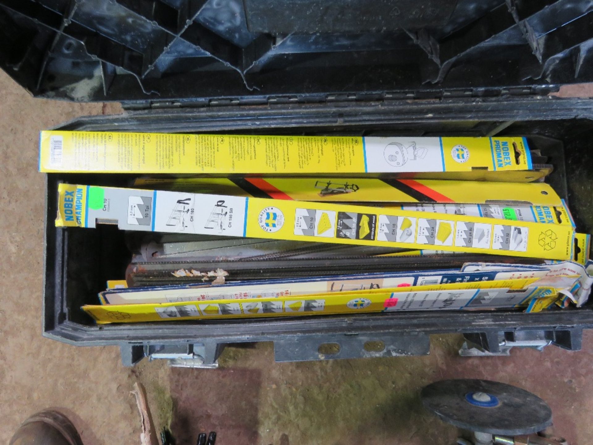 STANLEY TOOL BOX CONTAINING MITRE SAW BLADES. THIS LOT IS SOLD UNDER THE AUCTIONEERS MARGIN SCHEM - Image 3 of 3