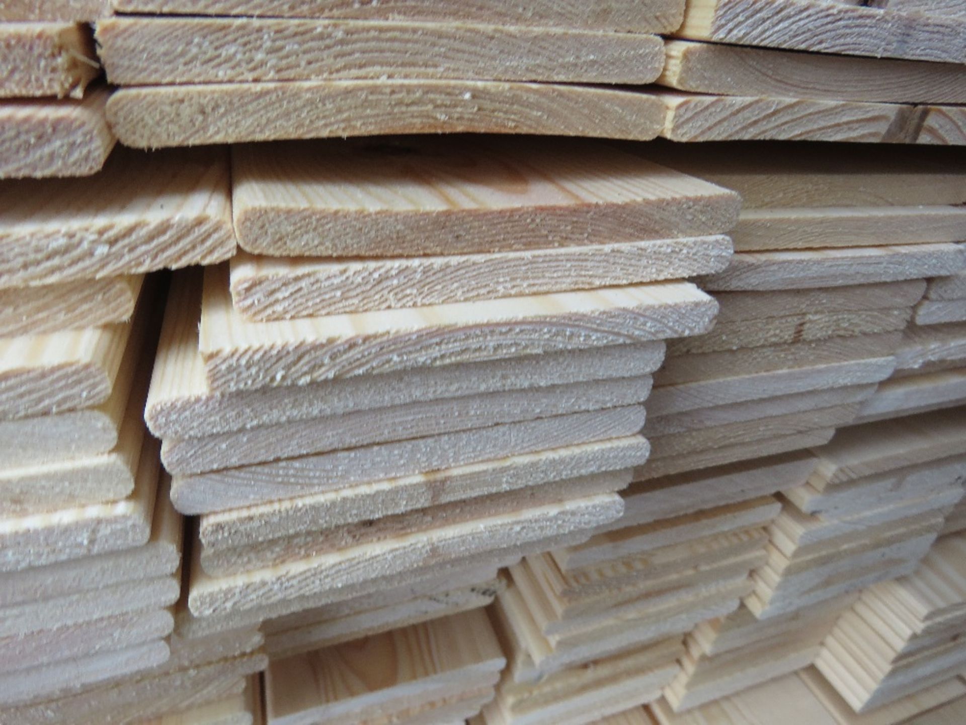 EXTRA LARGE PACK OF UNTREATED HIT AND MISS TIMBER FENCE CLADDING BOARDS: 100MM WIDTH @ 1.73M LENGTH - Image 3 of 3
