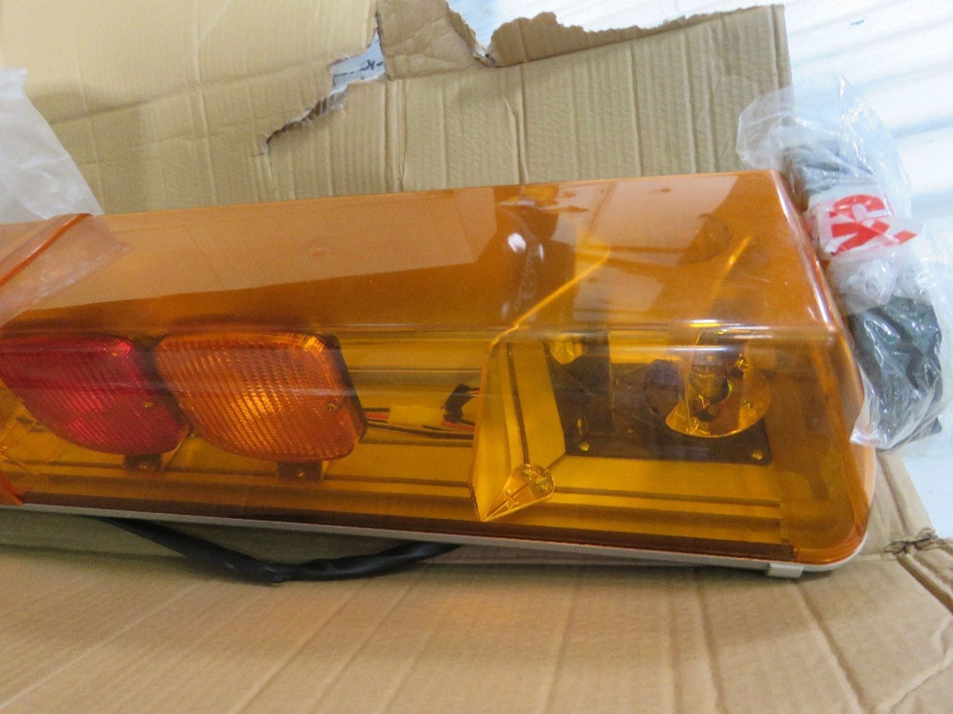 RECOVERY VEHICLE ROOF MOUNTED LIGHT BAR, UNUSED, FOR LORRY ETC. THIS LOT IS SOLD UNDER THE AUCTIO - Image 2 of 6