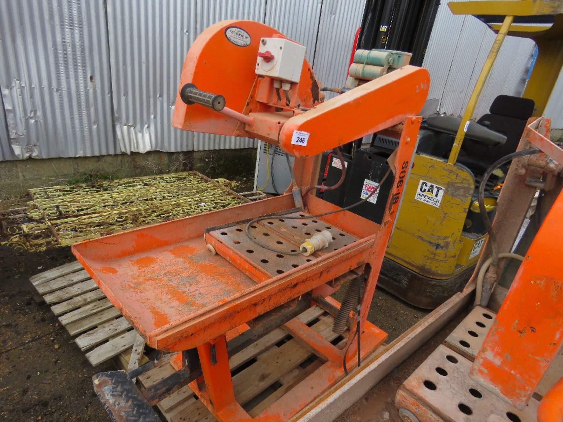 REDBAND 110 VOLT SLAB CUTTING SAWBENCH. - Image 3 of 6