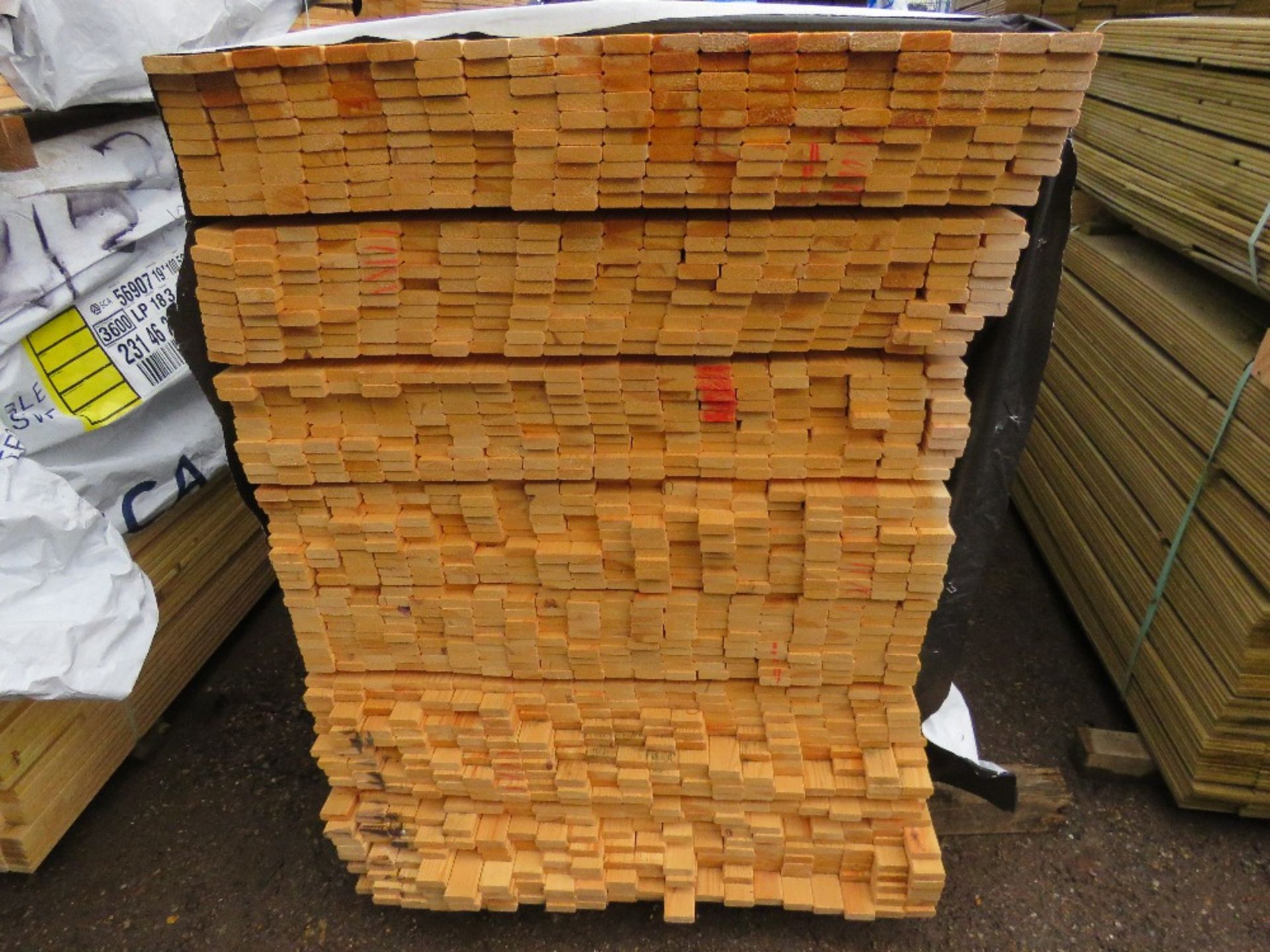 EXTRA LARGE PACK OF UNTREATED VENETIAN PALE TIMBER CLADDING SLATS: 1.73M LENGTH X 45MM X 17MM WIDTH - Image 2 of 3