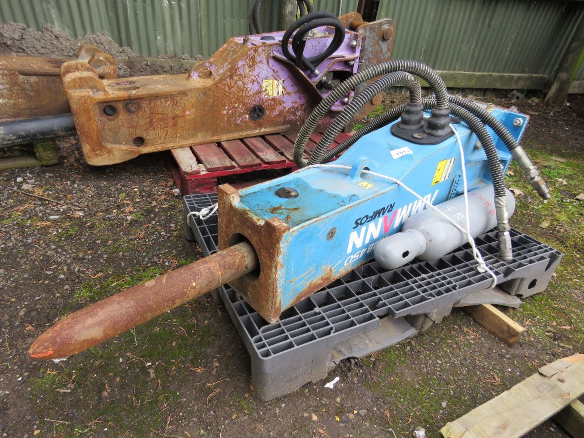 AMMANN AMB450 HYDRAULIC EXCAVATOR MOUNTED BREAKER, YEAR 2018, LITTLE USED. PURCHASED NEW FOR A LOCA - Image 4 of 6