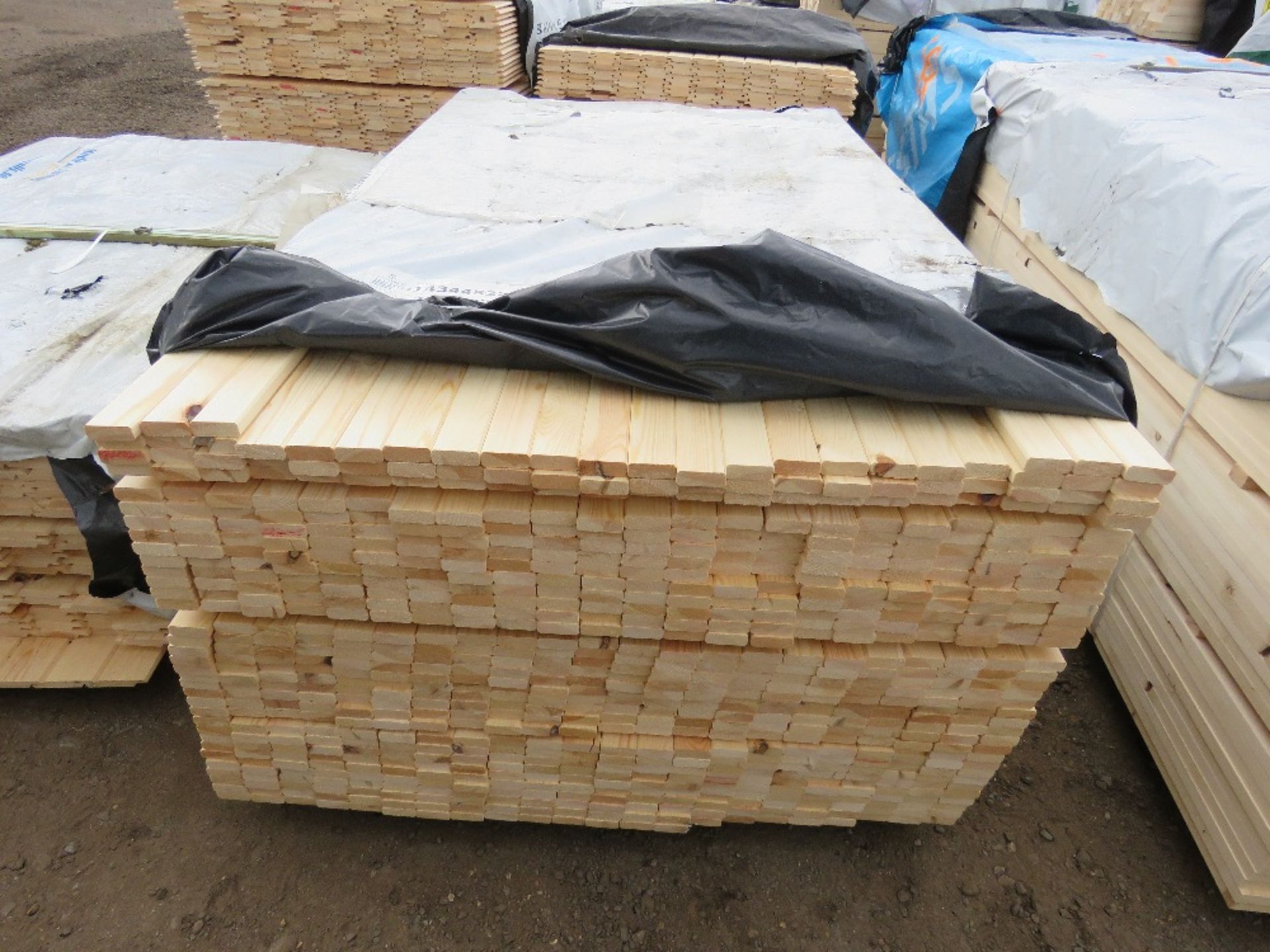 PACK OF UNTREATED VENETIAN PALE / TRELLIS TIMBER FENCE CLADDING SLATS: 1.72M LENGTH X 45MM X 17MM W