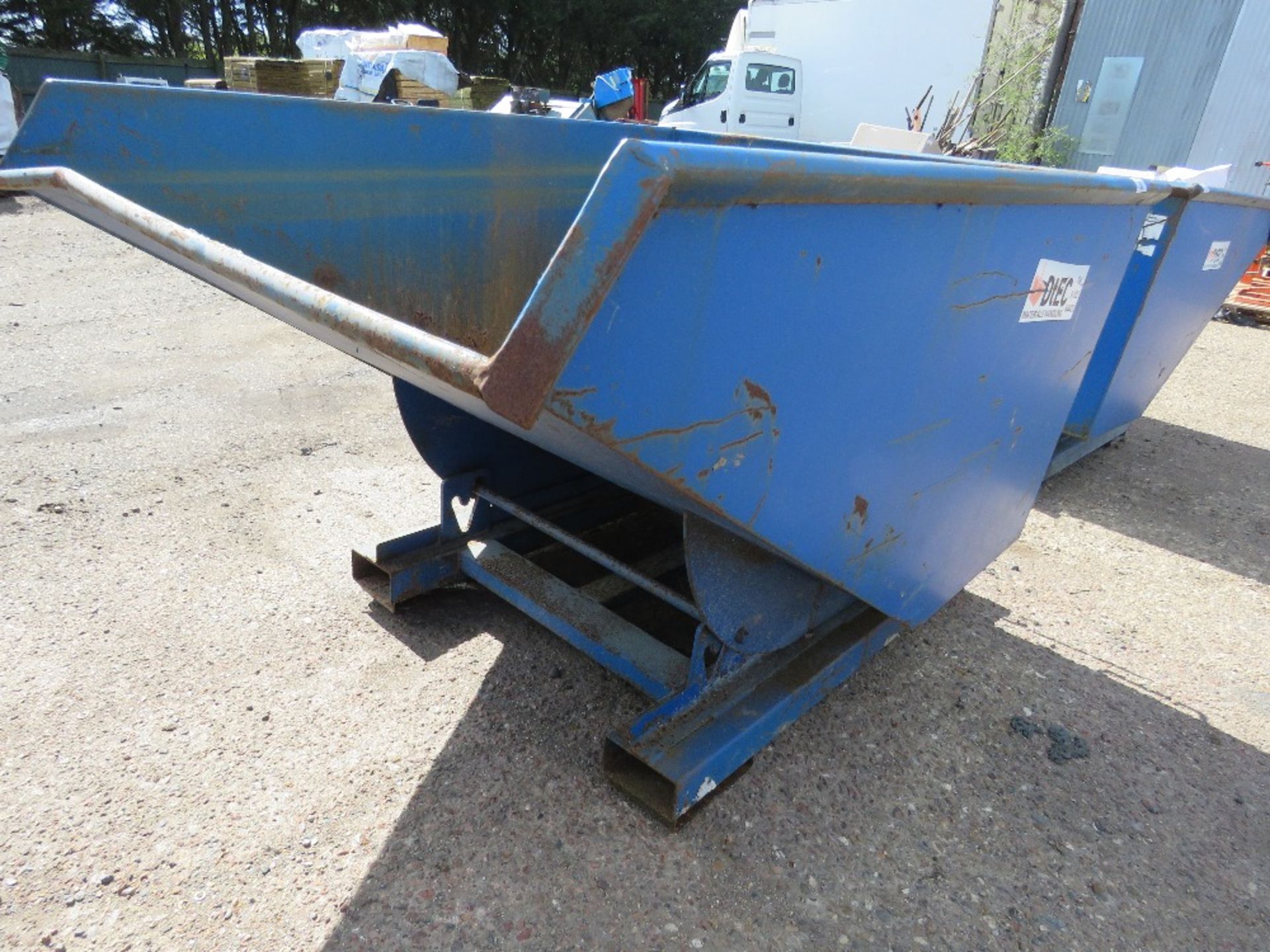 FORKLIFT MOUNTED TIPPING SKIP. LIGHT WEIGHT PREVIOUS USEAGE.