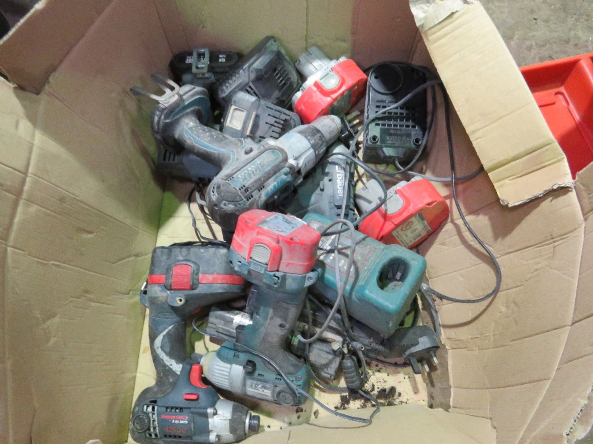 BOX OF ASSORTED MAKITA POWER TOOLS. THIS LOT IS SOLD UNDER THE AUCTIONEERS MARGIN SCHEME, THEREFO - Image 4 of 5