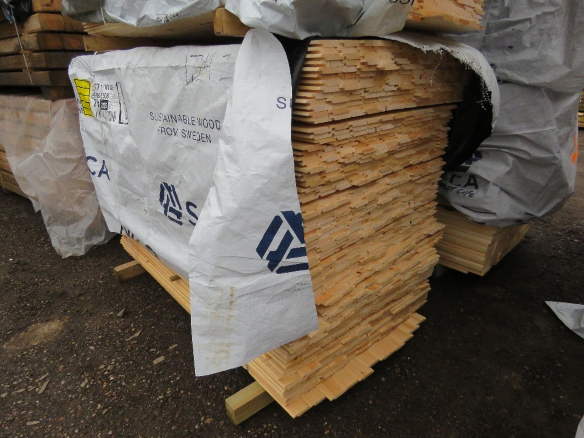 EXTRA LARGE PACK OF UNTREATED SHIPLAP TIMBER FENCE CLADDING BOARDS: 100MM WIDTH @ 1.73M LENGTH APPRO