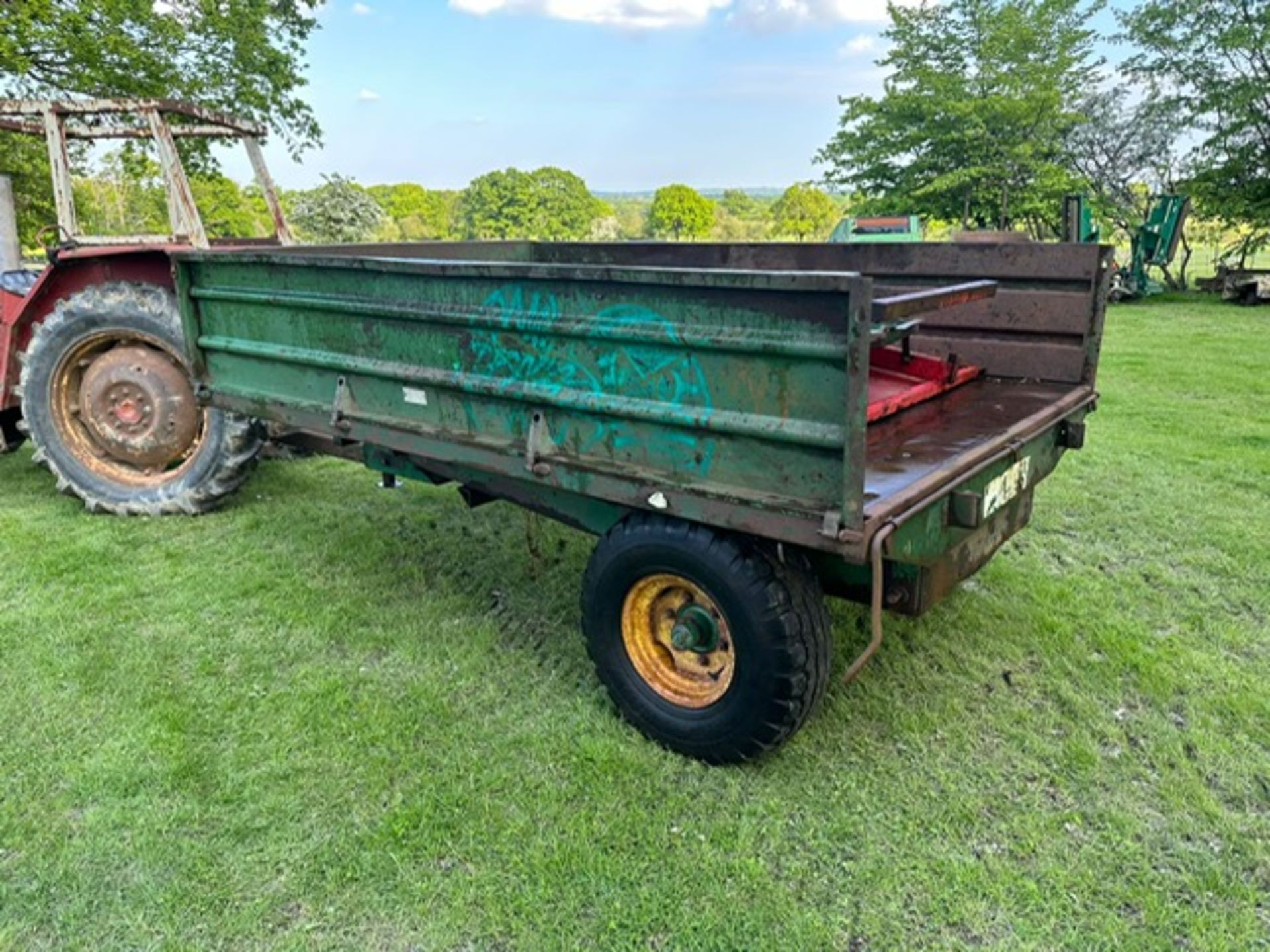 FRASER TONNE RATED TIPPING TRAILER WITH BALE EXTENSION AND LADDER