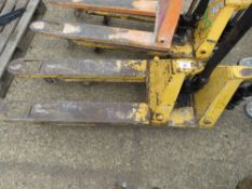 2 X HYDRAULIC PALLET TRUCKS.