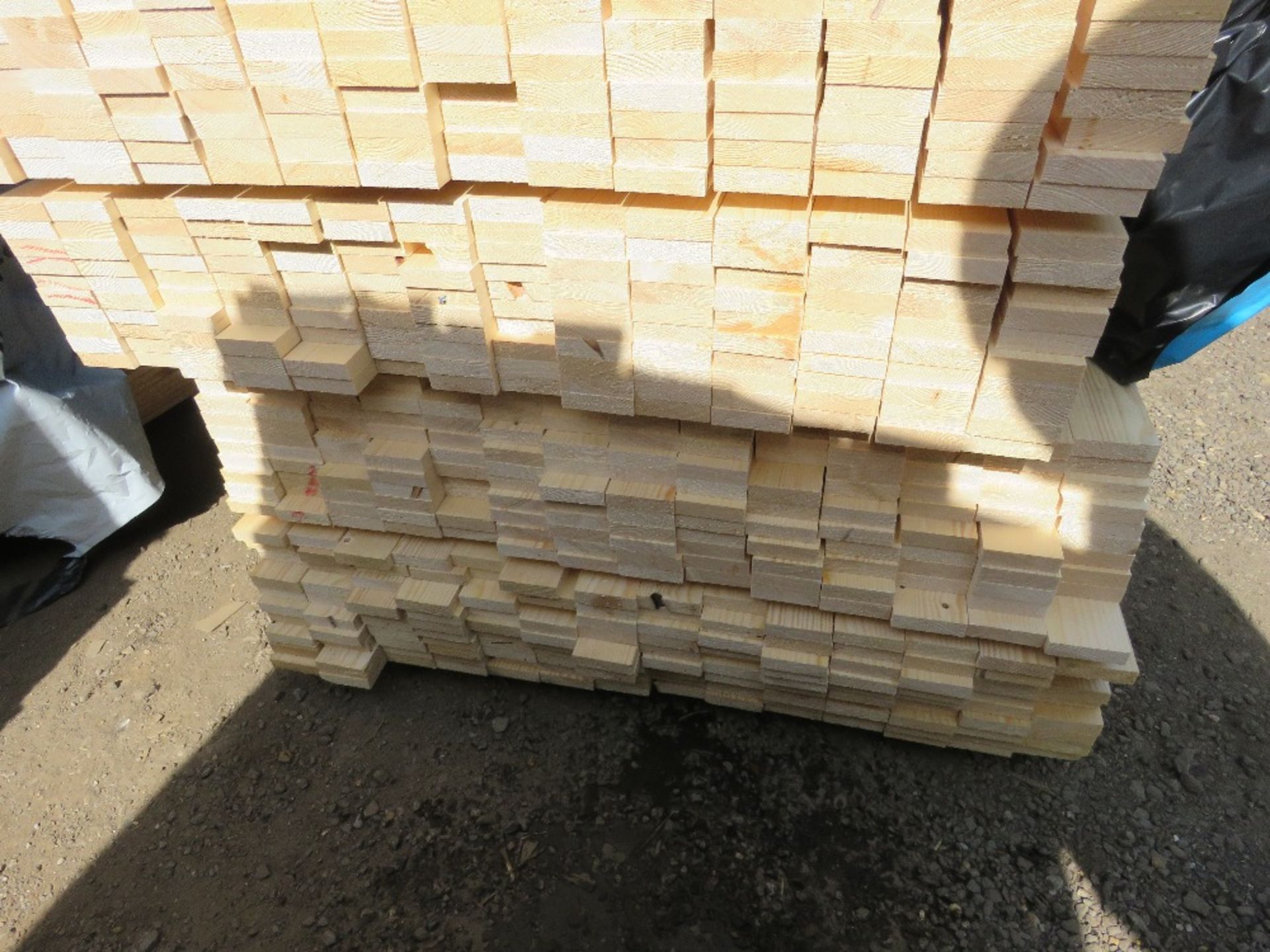 LARGE BUNDLE OF UNTREATED TIMBER SLATS / BOARDS: 1.8M LENGTH X 70MM X 20MM APPROX. - Image 3 of 5