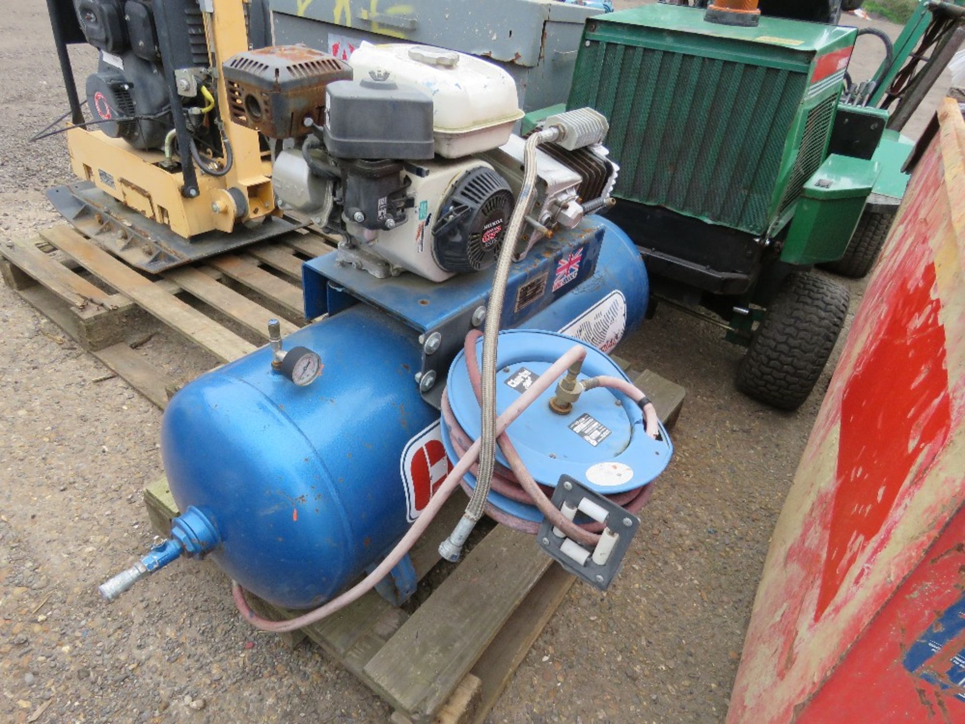 CLARKE PETROL ENGINED COMPRESSOR, REQUIRES ATTENTION. - Image 3 of 5