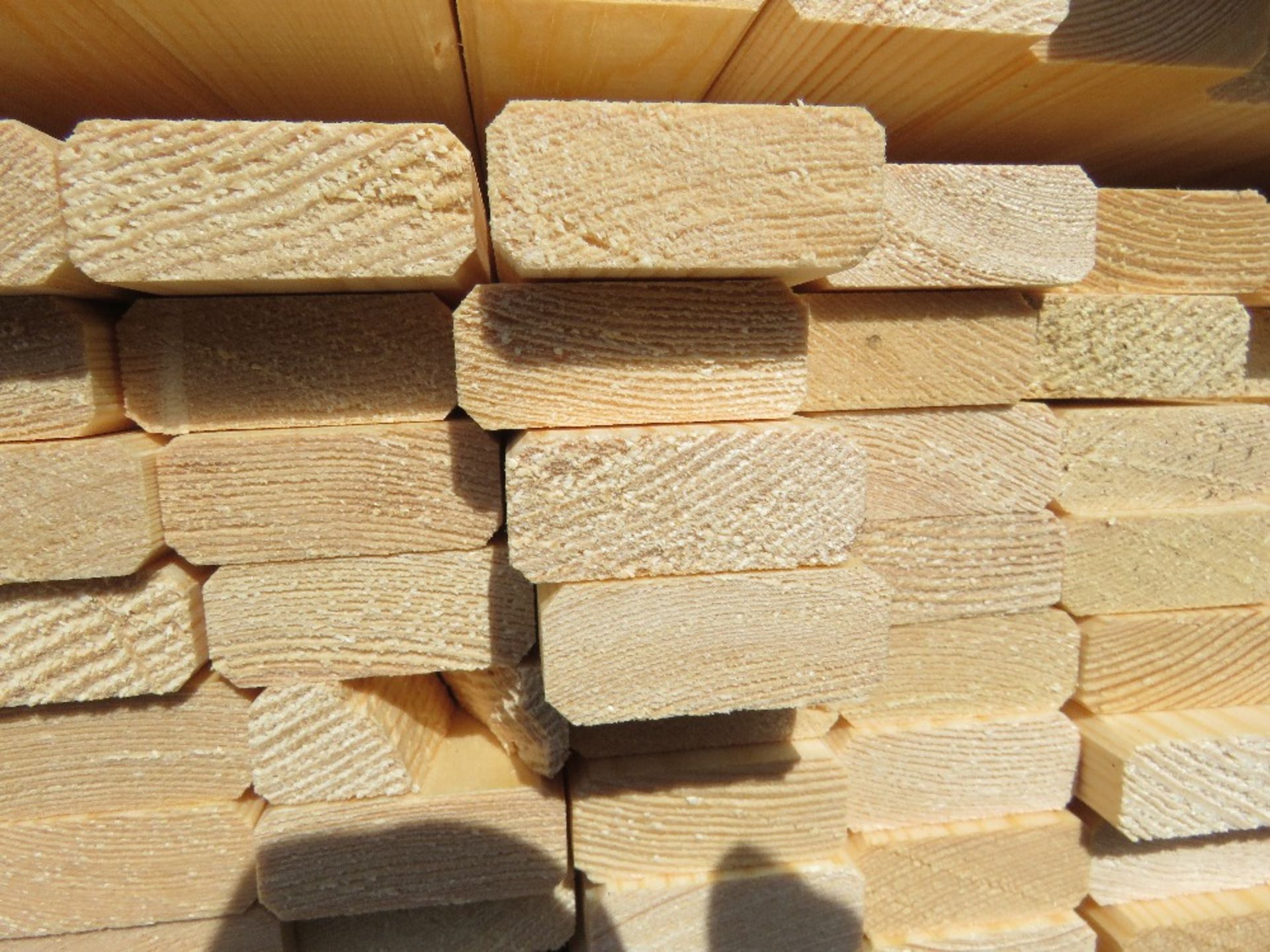 PACK OF VENETIAN PALE / TRELLIS TIMBER SLATS, UNTREATED: 1.8M LENGTH X 45MM X 17MM APPROX. - Image 4 of 4