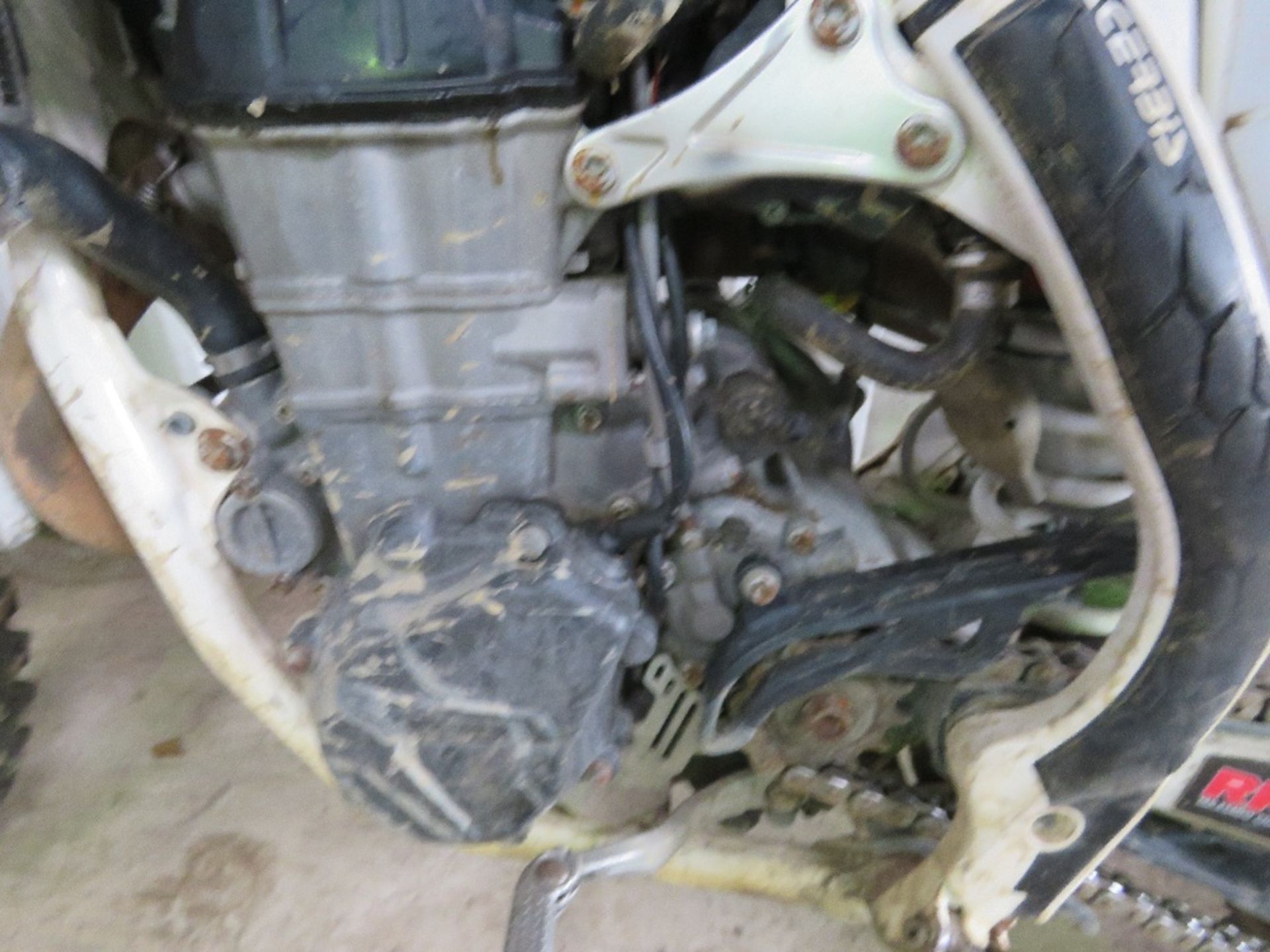 HUSQVARNA 450CC TRIALS BIKE, REG:LK18 EXO WITH V5 (FIRST ROAD REGISTERED 2021). WHEN TESTED WAS SEE - Image 4 of 15