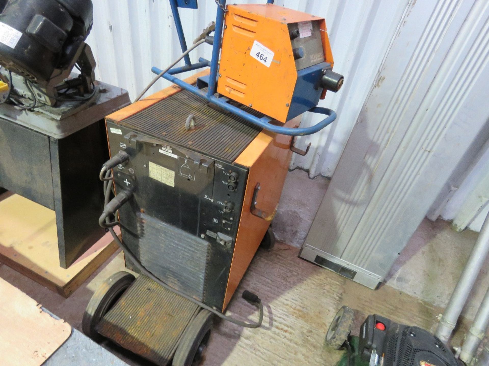 NEWARC MIG WELDER WITH WIRE FEED HEAD.