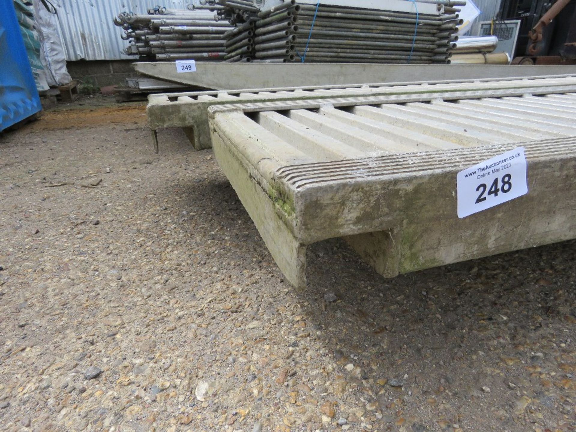 LARGE PAIR OF ALUMINIUM LOADING RAMPS 10FT LENGTH APPROX X 18" WIDTH APPROX. - Image 5 of 5