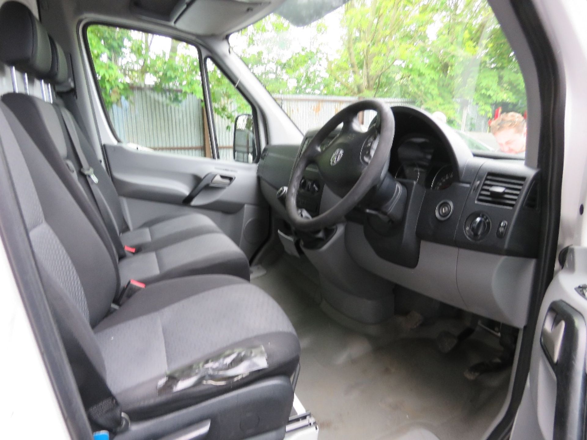 VOLKSWAGEN CRAFTER DROP SIDE TRUCK, YEAR 2015 REGISTERED, DIRECT FROM COMPANY LIQUIDATION. 13FT LENG - Image 10 of 13